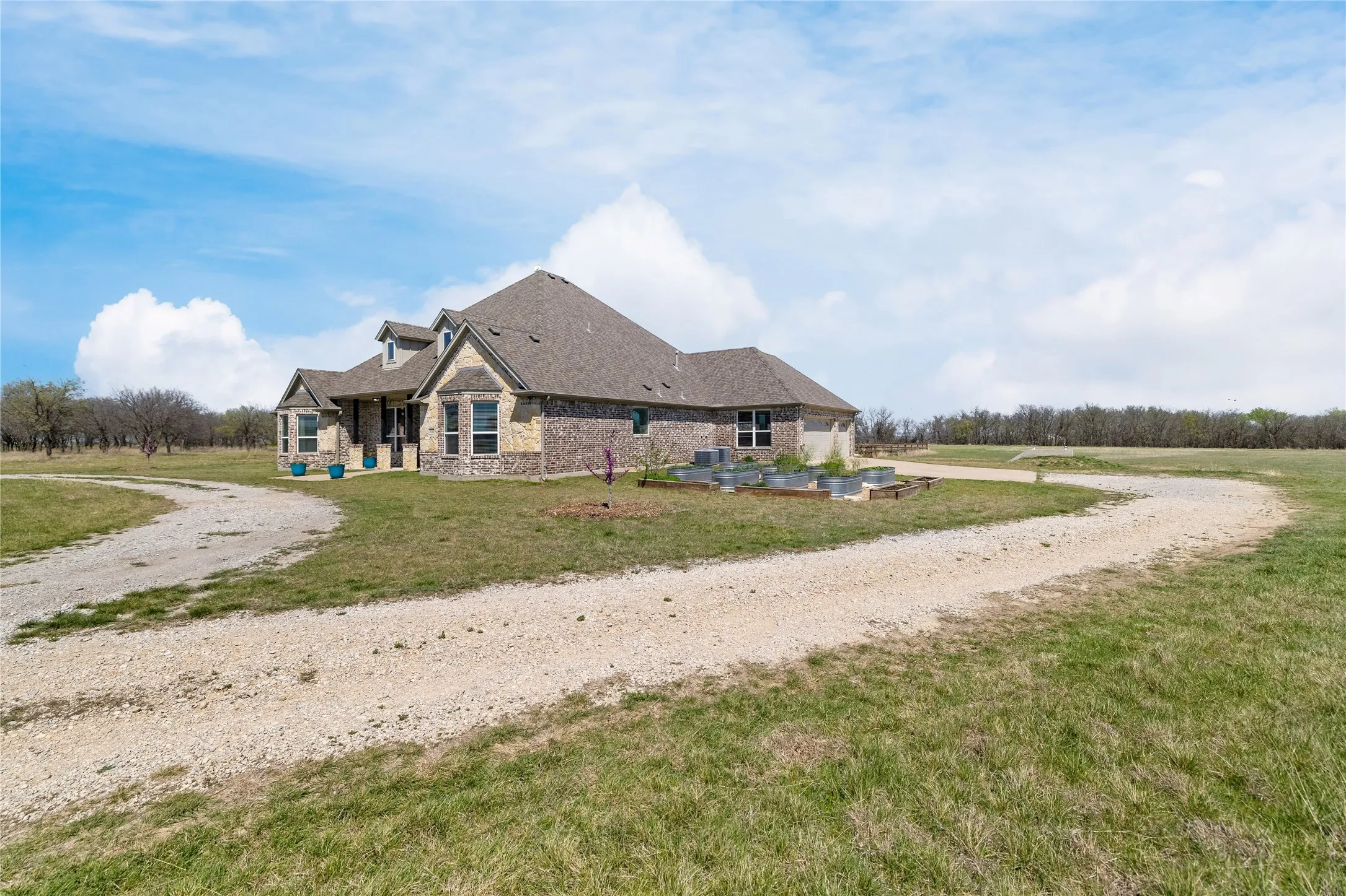 Single Family Residence For Sale in Denton County , 5750 High Mesa Drive, Justin, Texas 76247, 4 Bedroom, 3 Bathroom, 3 Garage spaces, 3,059 Sqft, built in 2015, mls#21370592, Real Estate Agent in Justin, Homes For Sale in Denton county, Homes For Sale in Justin, Realtor in Justin Texas, Real Estate Brokerage Independent Realty Texas, Luminita Cordes Realtor