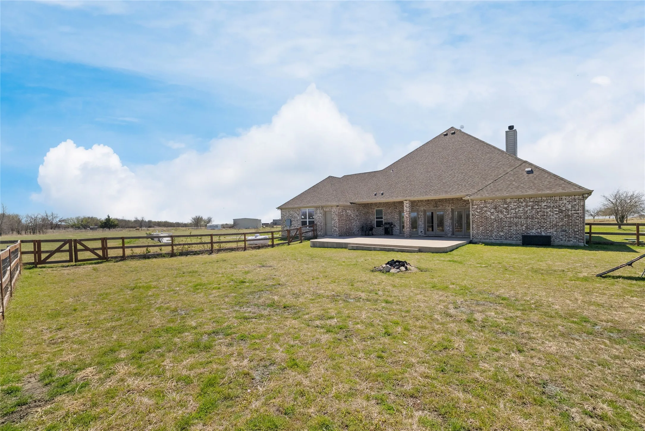 Single Family Residence For Sale in Denton County , 5750 High Mesa Drive, Justin, Texas 76247, 4 Bedroom, 3 Bathroom, 3 Garage spaces, 3,059 Sqft, built in 2015, mls#21370592, Real Estate Agent in Justin, Homes For Sale in Denton county, Homes For Sale in Justin, Realtor in Justin Texas, Real Estate Brokerage Independent Realty Texas, Luminita Cordes Realtor
