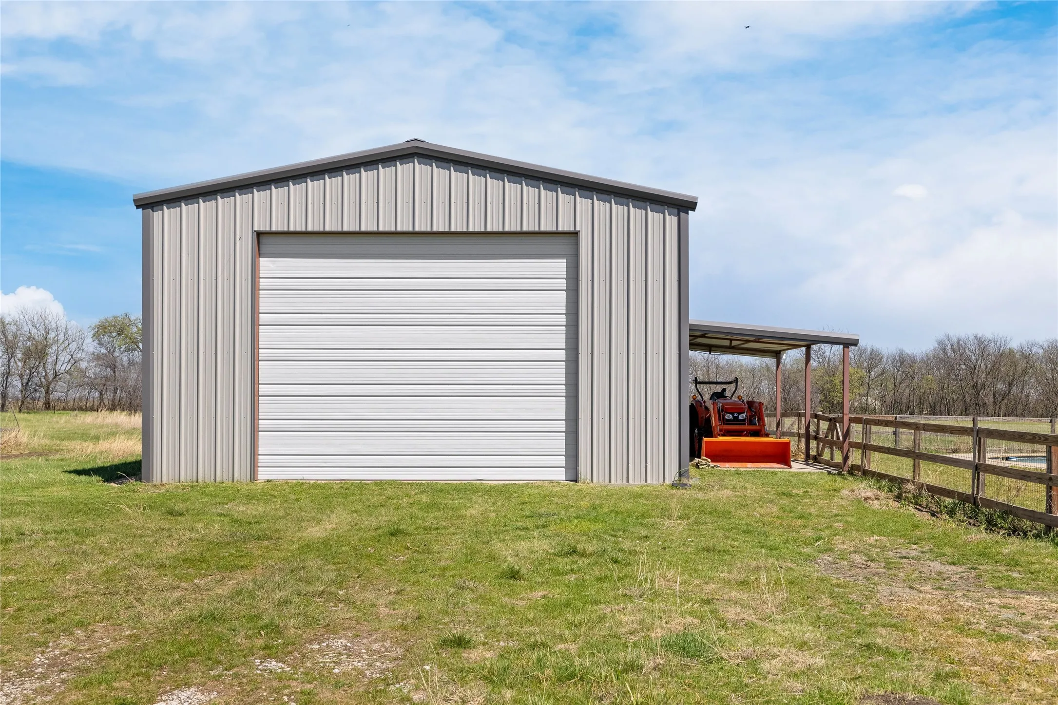 Single Family Residence For Sale in Denton County , 5750 High Mesa Drive, Justin, Texas 76247, 4 Bedroom, 3 Bathroom, 3 Garage spaces, 3,059 Sqft, built in 2015, mls#21370592, Real Estate Agent in Justin, Homes For Sale in Denton county, Homes For Sale in Justin, Realtor in Justin Texas, Real Estate Brokerage Independent Realty Texas, Luminita Cordes Realtor