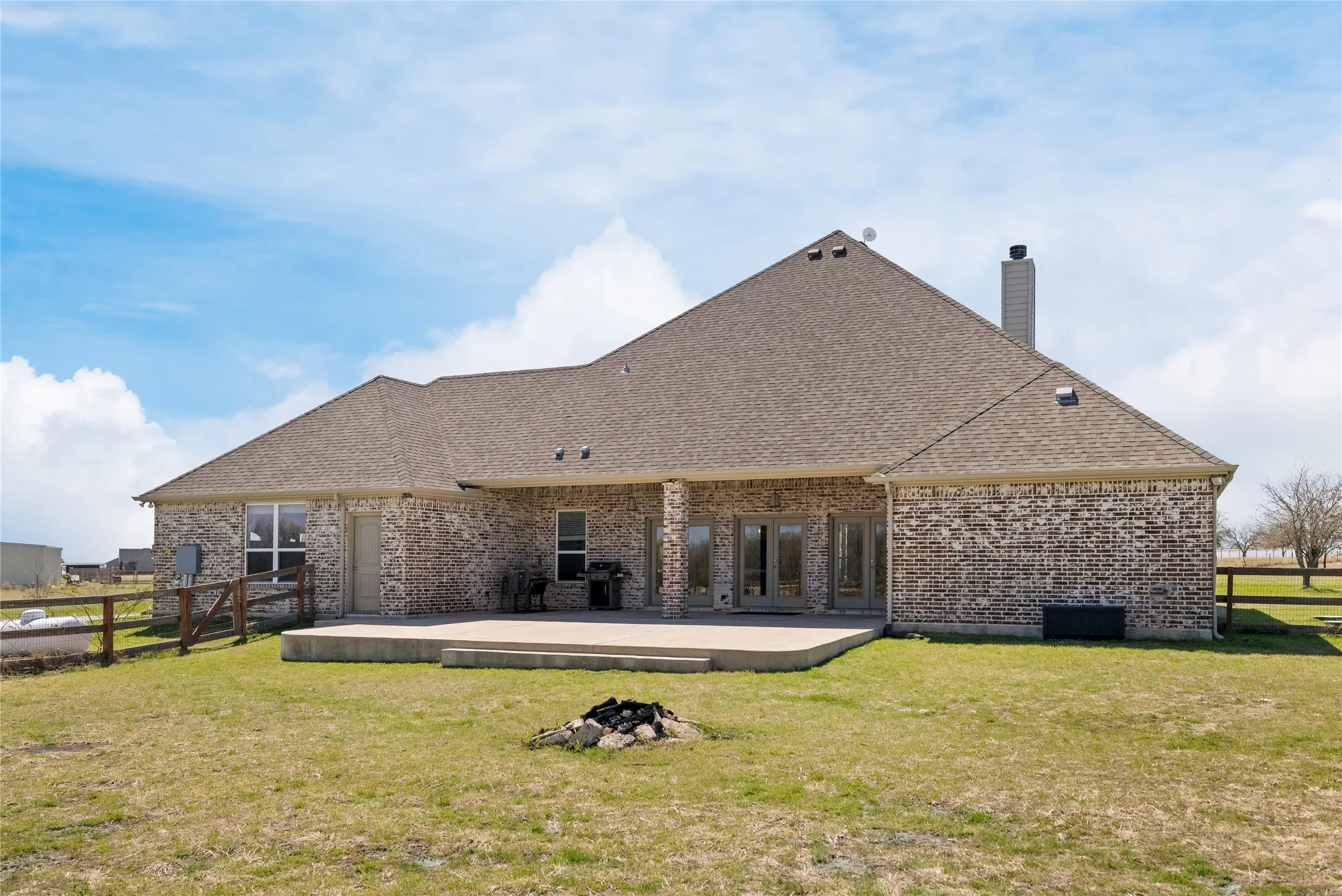 Single Family Residence For Sale in Denton County , 5750 High Mesa Drive, Justin, Texas 76247, 4 Bedroom, 3 Bathroom, 3 Garage spaces, 3,059 Sqft, built in 2015, mls#21370592, Real Estate Agent in Justin, Homes For Sale in Denton county, Homes For Sale in Justin, Realtor in Justin Texas, Real Estate Brokerage Independent Realty Texas, Luminita Cordes Realtor