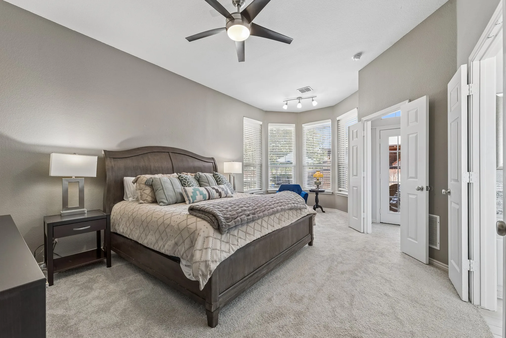 Single Family Residence For Sale in Denton County , 3421 Dowland Drive, Flower Mound, Texas 75022, 5 Bedroom, 3 Bathroom, 2 Garage spaces, 3,009 Sqft, built in 1998, mls#21378207, Real Estate Agent in Flower Mound, Homes For Sale in Denton county, Homes For Sale in Flower Mound, Realtor in Flower Mound Texas, Real Estate Brokerage Independent Realty Texas, Luminita Cordes Realtor