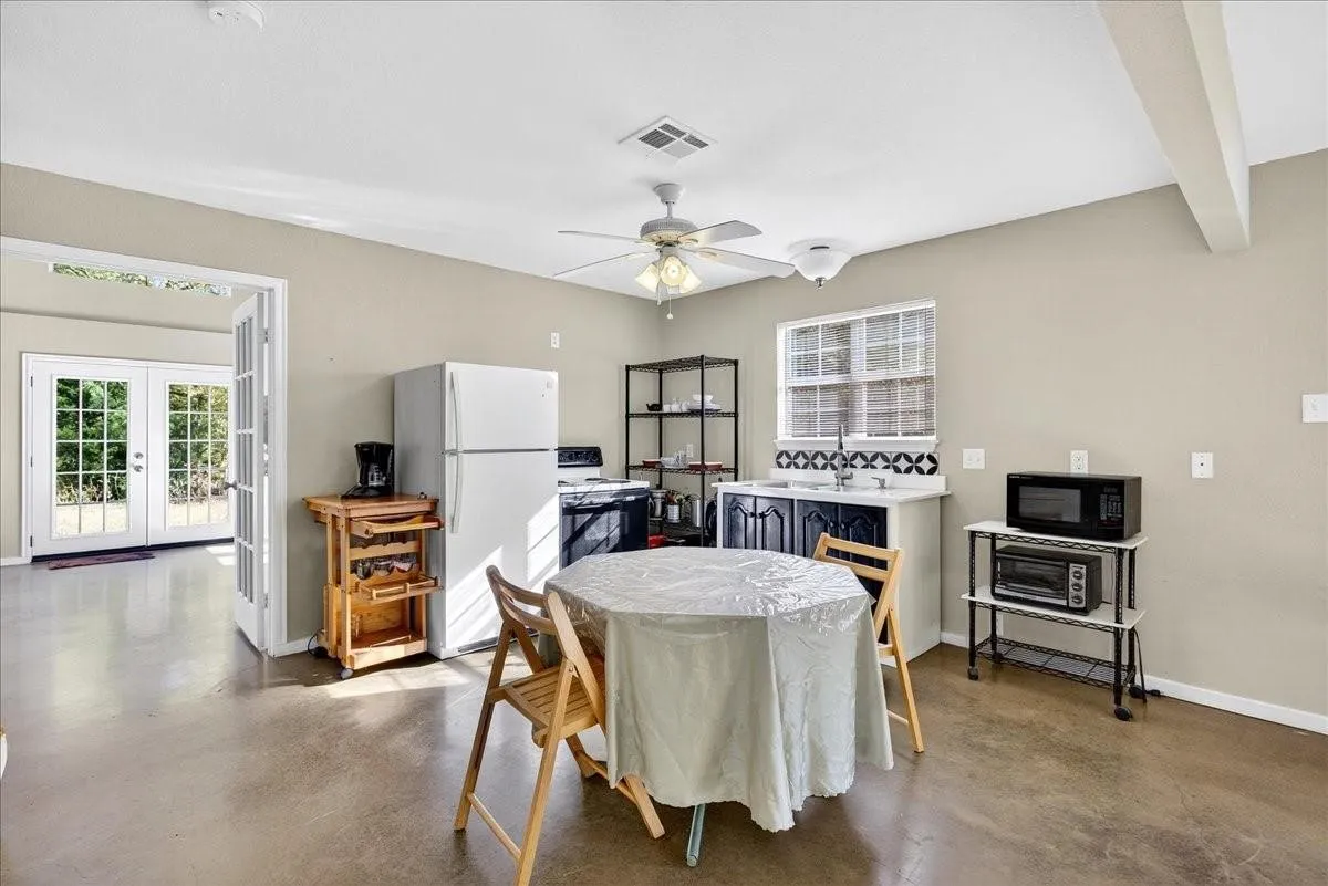 Single Family Residence For Sale in Van Zandt County , 1603 VZ CR 2908, Eustace, Texas 75124, 2 Bedroom, 1 Bathroom, Garage spaces, 1,280 Sqft, built in 2012, mls#21378416, Real Estate Agent in Eustace, Homes For Sale in Van Zandt county, Homes For Sale in Eustace, Realtor in Eustace Texas, Real Estate Brokerage Independent Realty Texas, Luminita Cordes Realtor