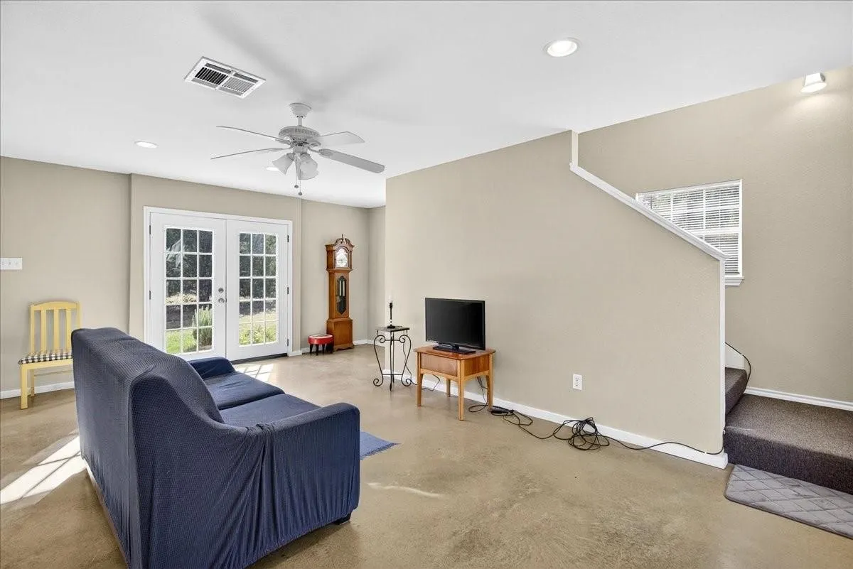 Single Family Residence For Sale in Van Zandt County , 1603 VZ CR 2908, Eustace, Texas 75124, 2 Bedroom, 1 Bathroom, Garage spaces, 1,280 Sqft, built in 2012, mls#21378416, Real Estate Agent in Eustace, Homes For Sale in Van Zandt county, Homes For Sale in Eustace, Realtor in Eustace Texas, Real Estate Brokerage Independent Realty Texas, Luminita Cordes Realtor