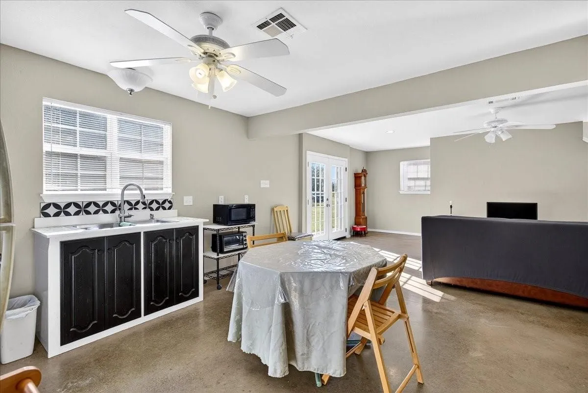 Single Family Residence For Sale in Van Zandt County , 1603 VZ CR 2908, Eustace, Texas 75124, 2 Bedroom, 1 Bathroom, Garage spaces, 1,280 Sqft, built in 2012, mls#21378416, Real Estate Agent in Eustace, Homes For Sale in Van Zandt county, Homes For Sale in Eustace, Realtor in Eustace Texas, Real Estate Brokerage Independent Realty Texas, Luminita Cordes Realtor