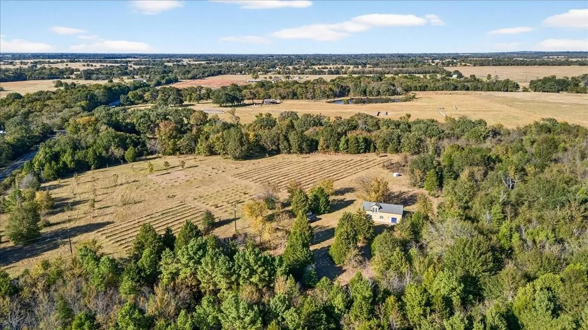 Single Family Residence For Sale in Van Zandt County , 1603 VZ CR 2908, Eustace, Texas 75124, 2 Bedroom, 1 Bathroom, Garage spaces, 1,280 Sqft, built in 2012, mls#21378416, Real Estate Agent in Eustace, Homes For Sale in Van Zandt county, Homes For Sale in Eustace, Realtor in Eustace Texas, Real Estate Brokerage Independent Realty Texas, Luminita Cordes Realtor