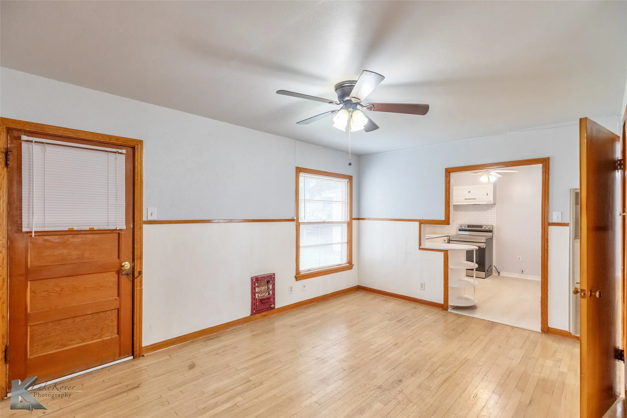 Single Family Residence For Rent in Taylor County , 1402 Herring, Merkel, Texas 79536, 4 Bedroom, 2 Bathroom, 2 Garage spaces, 1,687 Sqft, built in 1951, mls#21378414, Real Estate Agent in Merkel, Homes For Rent in Taylor county, Homes For Rent in Merkel, Realtor in Merkel Texas, Real Estate Brokerage Independent Realty Texas, Luminita Cordes Realtor