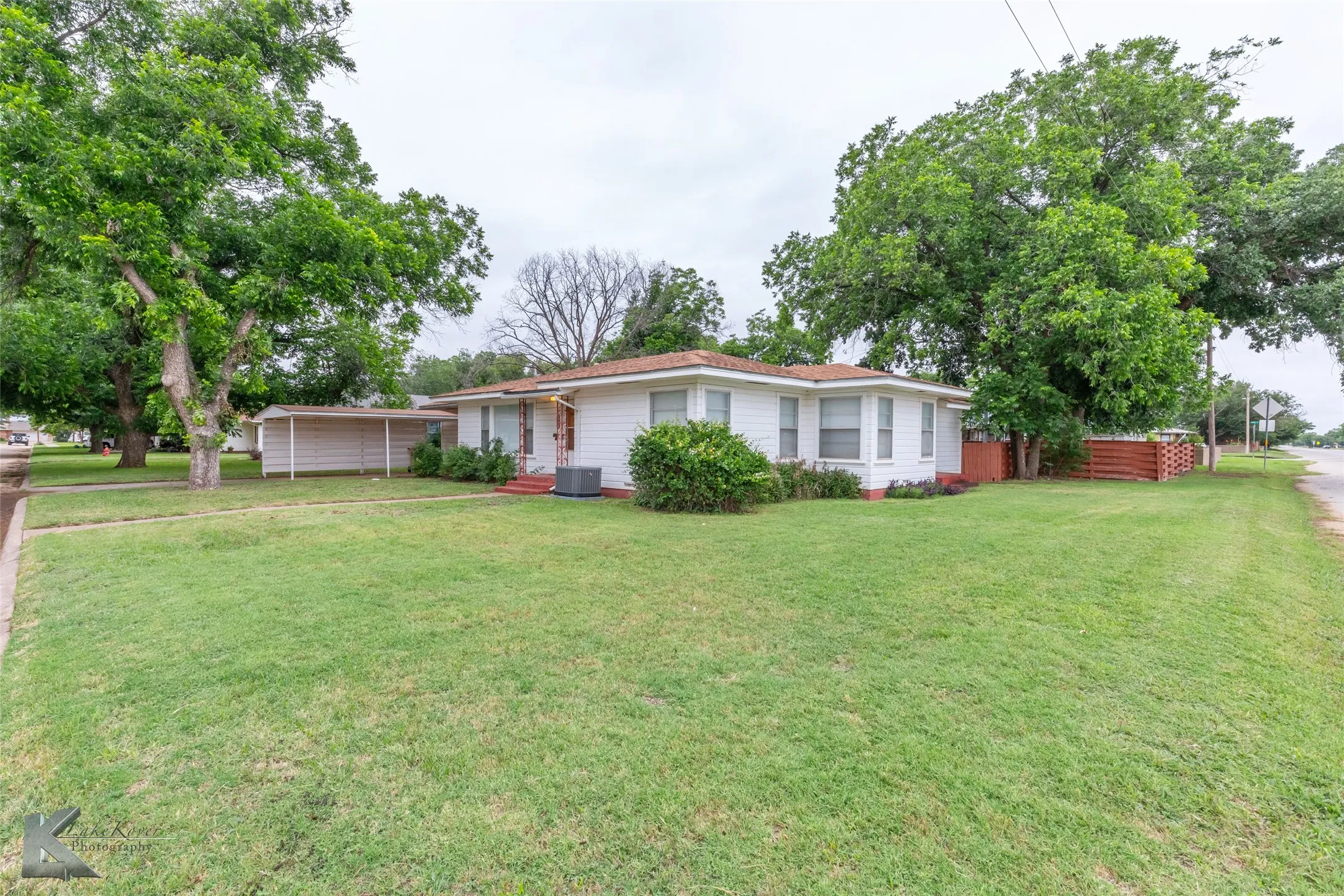 Single Family Residence For Rent in Taylor County , 1402 Herring, Merkel, Texas 79536, 4 Bedroom, 2 Bathroom, 2 Garage spaces, 1,687 Sqft, built in 1951, mls#21378414, Real Estate Agent in Merkel, Homes For Rent in Taylor county, Homes For Rent in Merkel, Realtor in Merkel Texas, Real Estate Brokerage Independent Realty Texas, Luminita Cordes Realtor