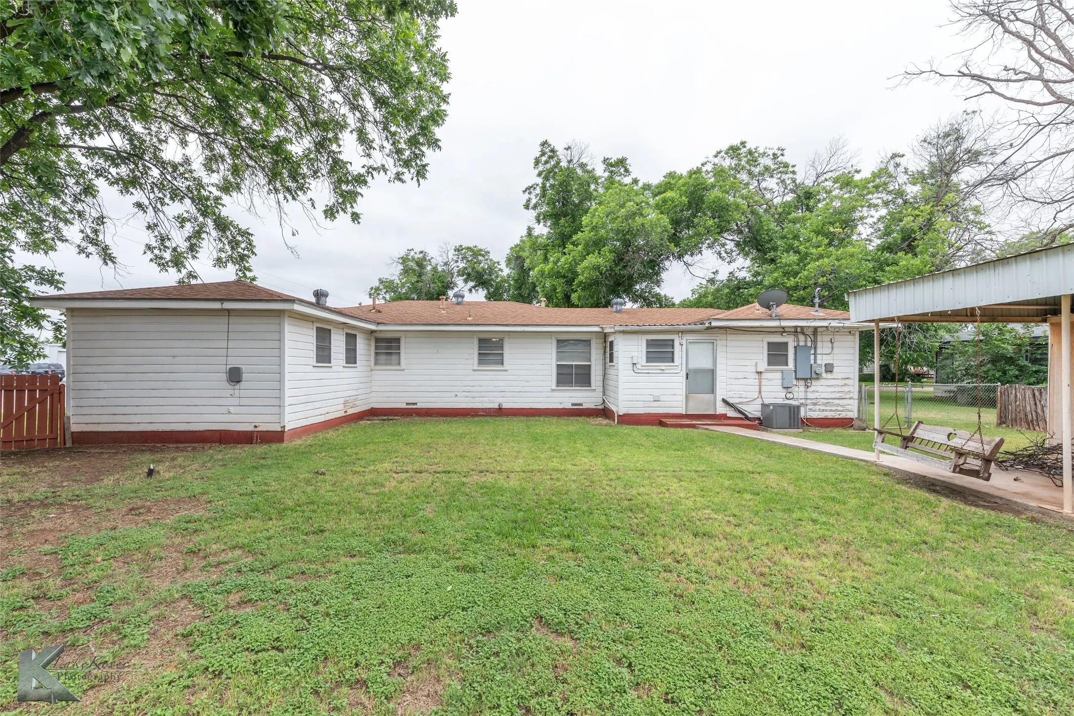 Single Family Residence For Rent in Taylor County , 1402 Herring, Merkel, Texas 79536, 4 Bedroom, 2 Bathroom, 2 Garage spaces, 1,687 Sqft, built in 1951, mls#21378414, Real Estate Agent in Merkel, Homes For Rent in Taylor county, Homes For Rent in Merkel, Realtor in Merkel Texas, Real Estate Brokerage Independent Realty Texas, Luminita Cordes Realtor