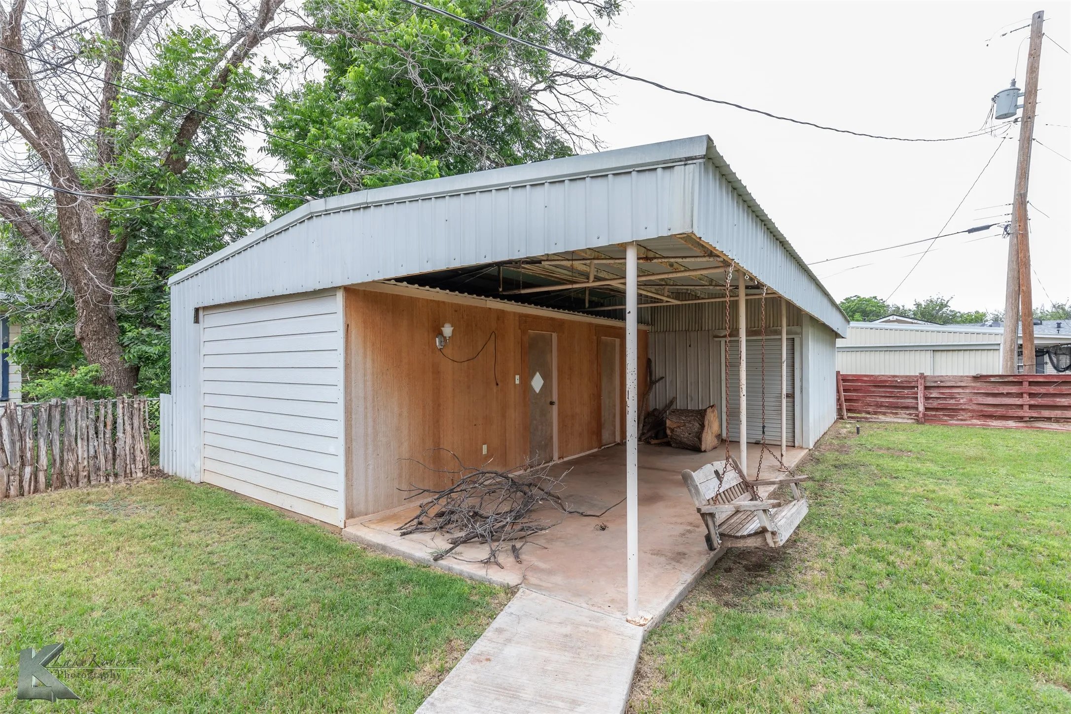 Single Family Residence For Rent in Taylor County , 1402 Herring, Merkel, Texas 79536, 4 Bedroom, 2 Bathroom, 2 Garage spaces, 1,687 Sqft, built in 1951, mls#21378414, Real Estate Agent in Merkel, Homes For Rent in Taylor county, Homes For Rent in Merkel, Realtor in Merkel Texas, Real Estate Brokerage Independent Realty Texas, Luminita Cordes Realtor