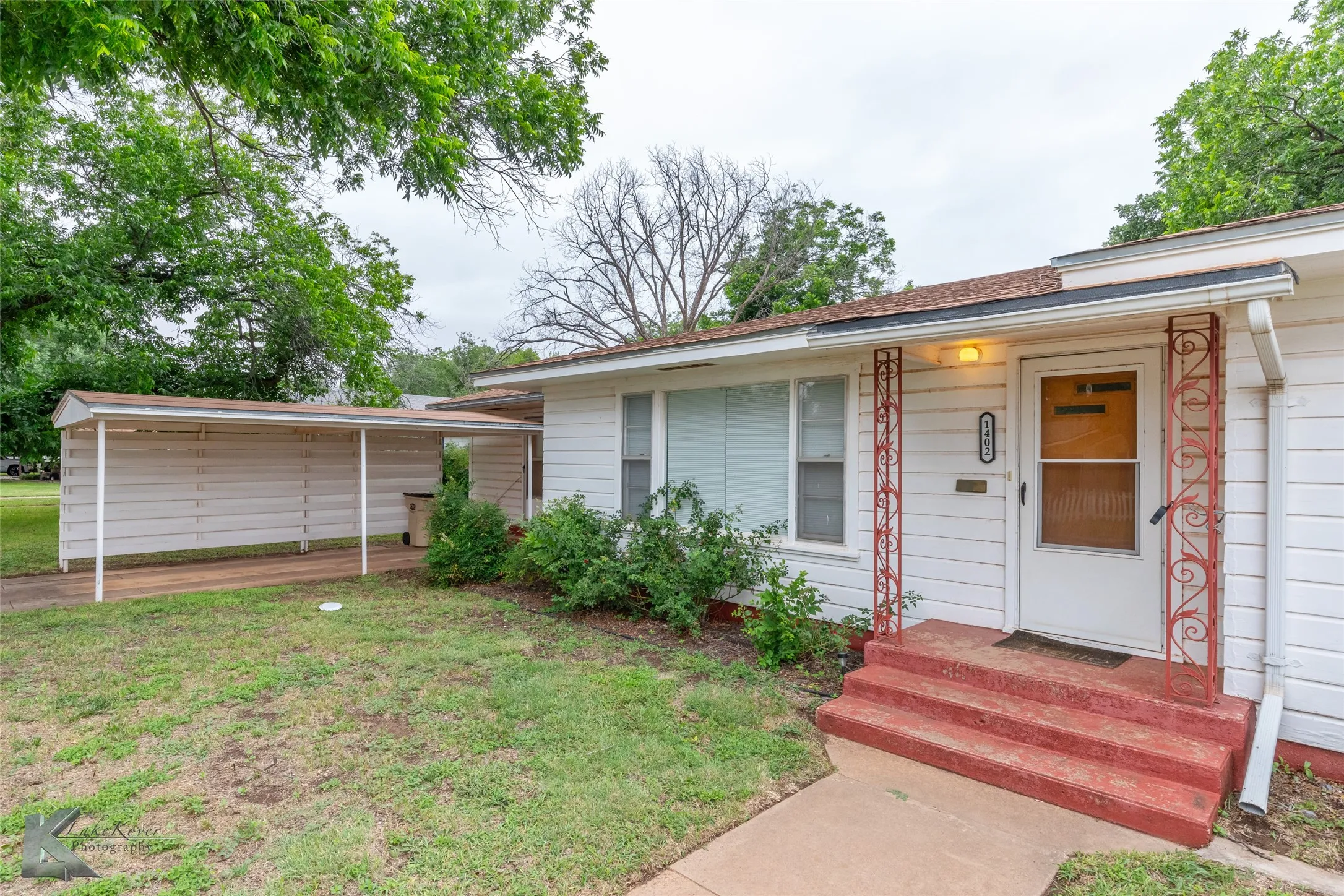 Single Family Residence For Rent in Taylor County , 1402 Herring, Merkel, Texas 79536, 4 Bedroom, 2 Bathroom, 2 Garage spaces, 1,687 Sqft, built in 1951, mls#21378414, Real Estate Agent in Merkel, Homes For Rent in Taylor county, Homes For Rent in Merkel, Realtor in Merkel Texas, Real Estate Brokerage Independent Realty Texas, Luminita Cordes Realtor