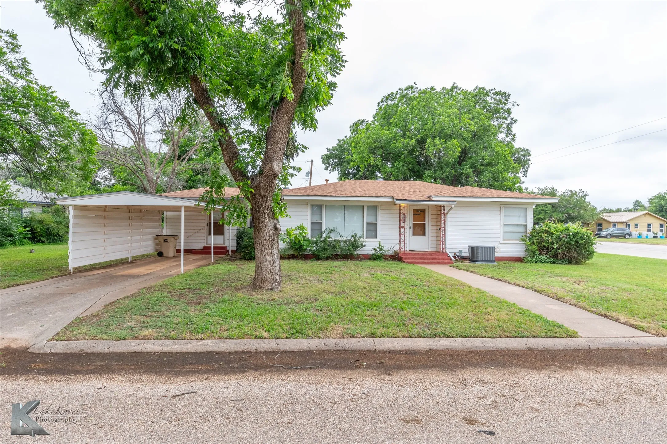 Single Family Residence For Rent in Taylor County , 1402 Herring, Merkel, Texas 79536, 4 Bedroom, 2 Bathroom, 2 Garage spaces, 1,687 Sqft, built in 1951, mls#21378414, Real Estate Agent in Merkel, Homes For Rent in Taylor county, Homes For Rent in Merkel, Realtor in Merkel Texas, Real Estate Brokerage Independent Realty Texas, Luminita Cordes Realtor