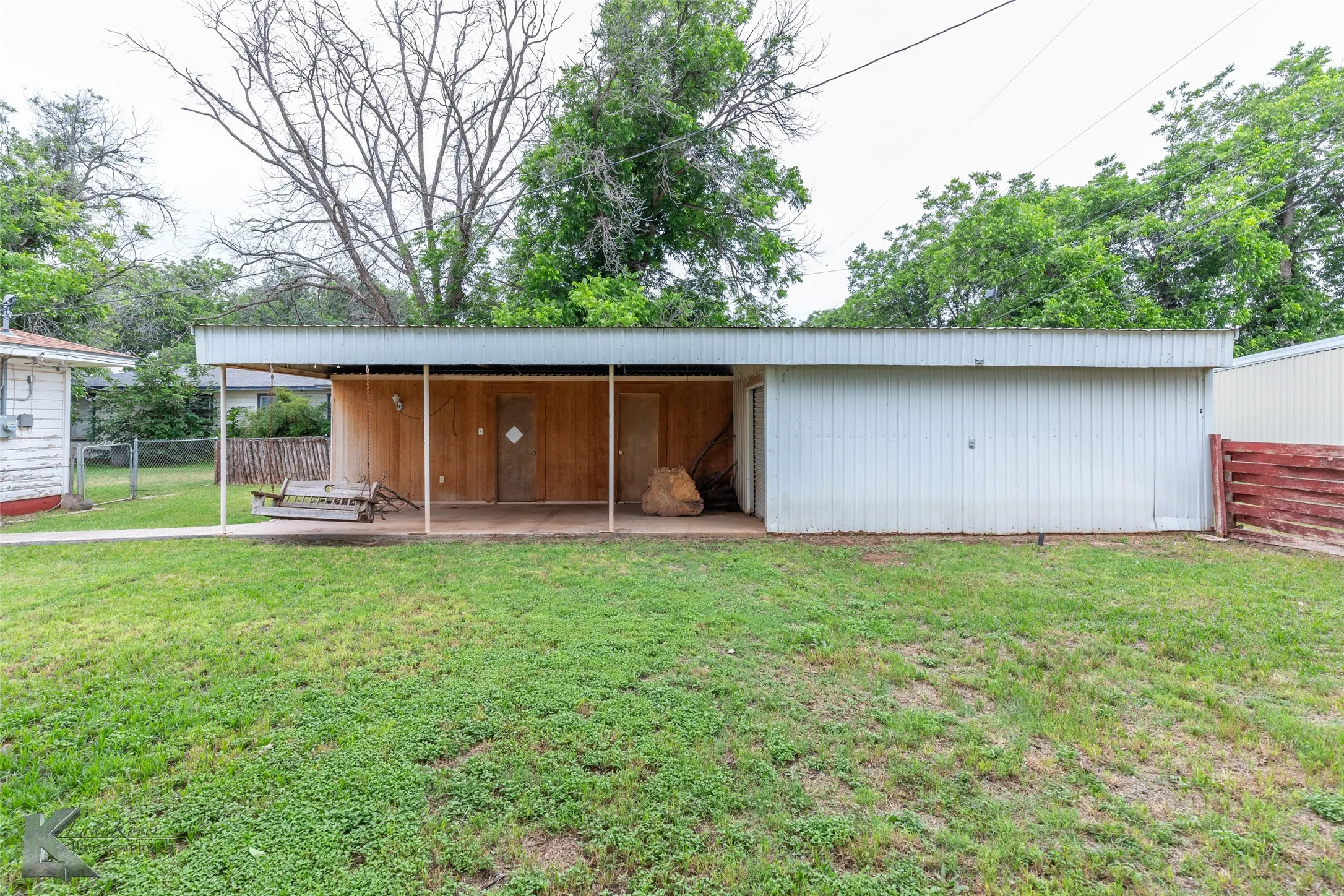 Single Family Residence For Rent in Taylor County , 1402 Herring, Merkel, Texas 79536, 4 Bedroom, 2 Bathroom, 2 Garage spaces, 1,687 Sqft, built in 1951, mls#21378414, Real Estate Agent in Merkel, Homes For Rent in Taylor county, Homes For Rent in Merkel, Realtor in Merkel Texas, Real Estate Brokerage Independent Realty Texas, Luminita Cordes Realtor