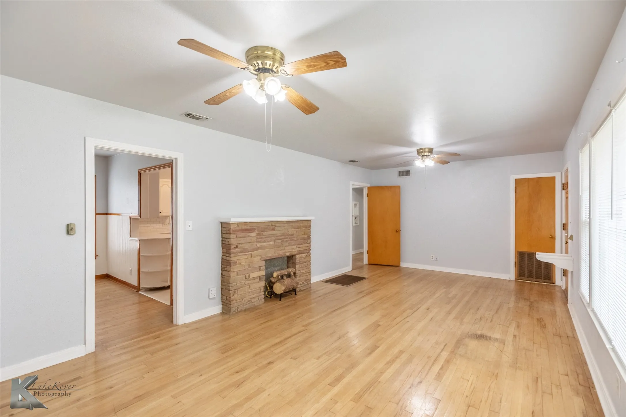 Single Family Residence For Rent in Taylor County , 1402 Herring, Merkel, Texas 79536, 4 Bedroom, 2 Bathroom, 2 Garage spaces, 1,687 Sqft, built in 1951, mls#21378414, Real Estate Agent in Merkel, Homes For Rent in Taylor county, Homes For Rent in Merkel, Realtor in Merkel Texas, Real Estate Brokerage Independent Realty Texas, Luminita Cordes Realtor