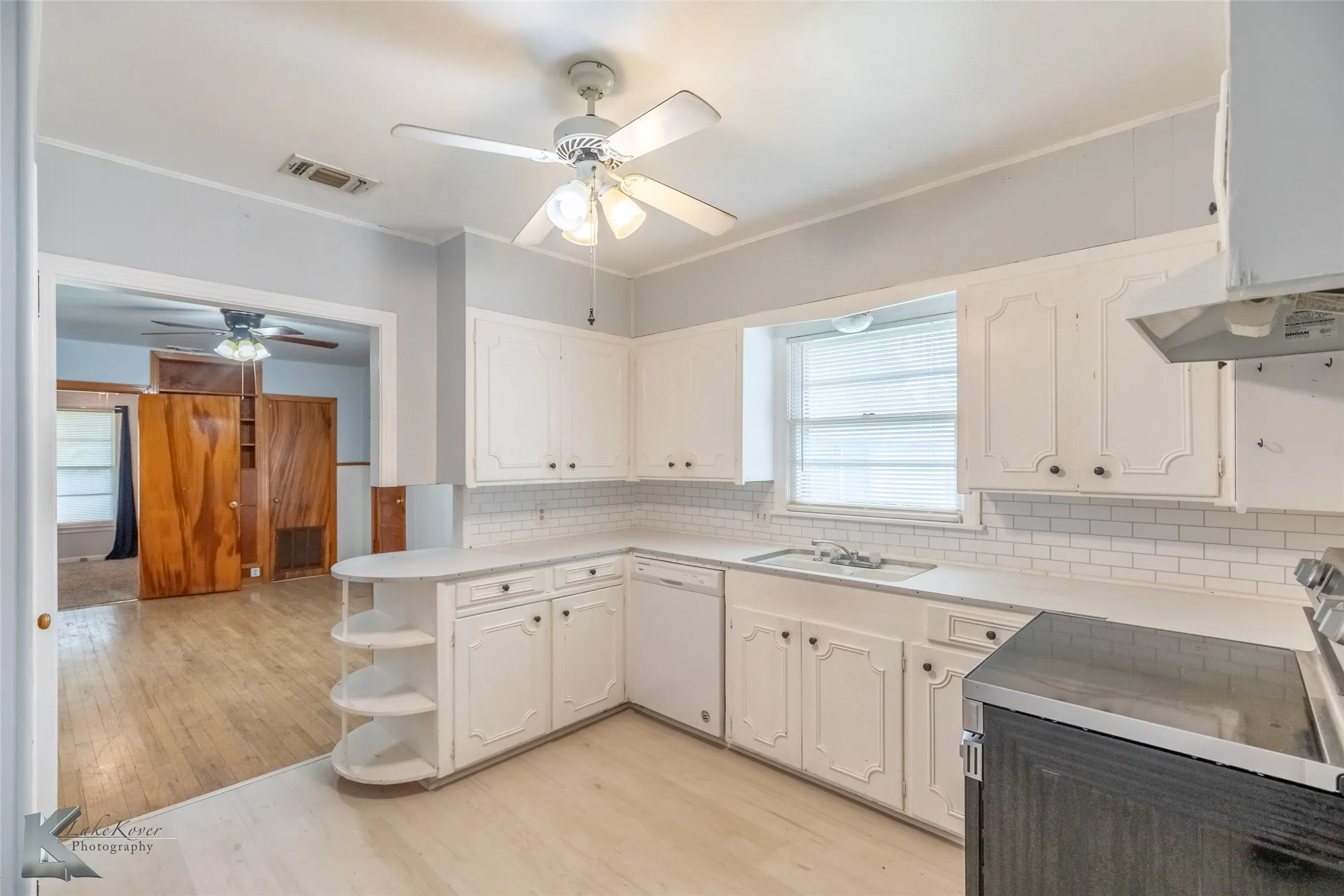 Single Family Residence For Rent in Taylor County , 1402 Herring, Merkel, Texas 79536, 4 Bedroom, 2 Bathroom, 2 Garage spaces, 1,687 Sqft, built in 1951, mls#21378414, Real Estate Agent in Merkel, Homes For Rent in Taylor county, Homes For Rent in Merkel, Realtor in Merkel Texas, Real Estate Brokerage Independent Realty Texas, Luminita Cordes Realtor