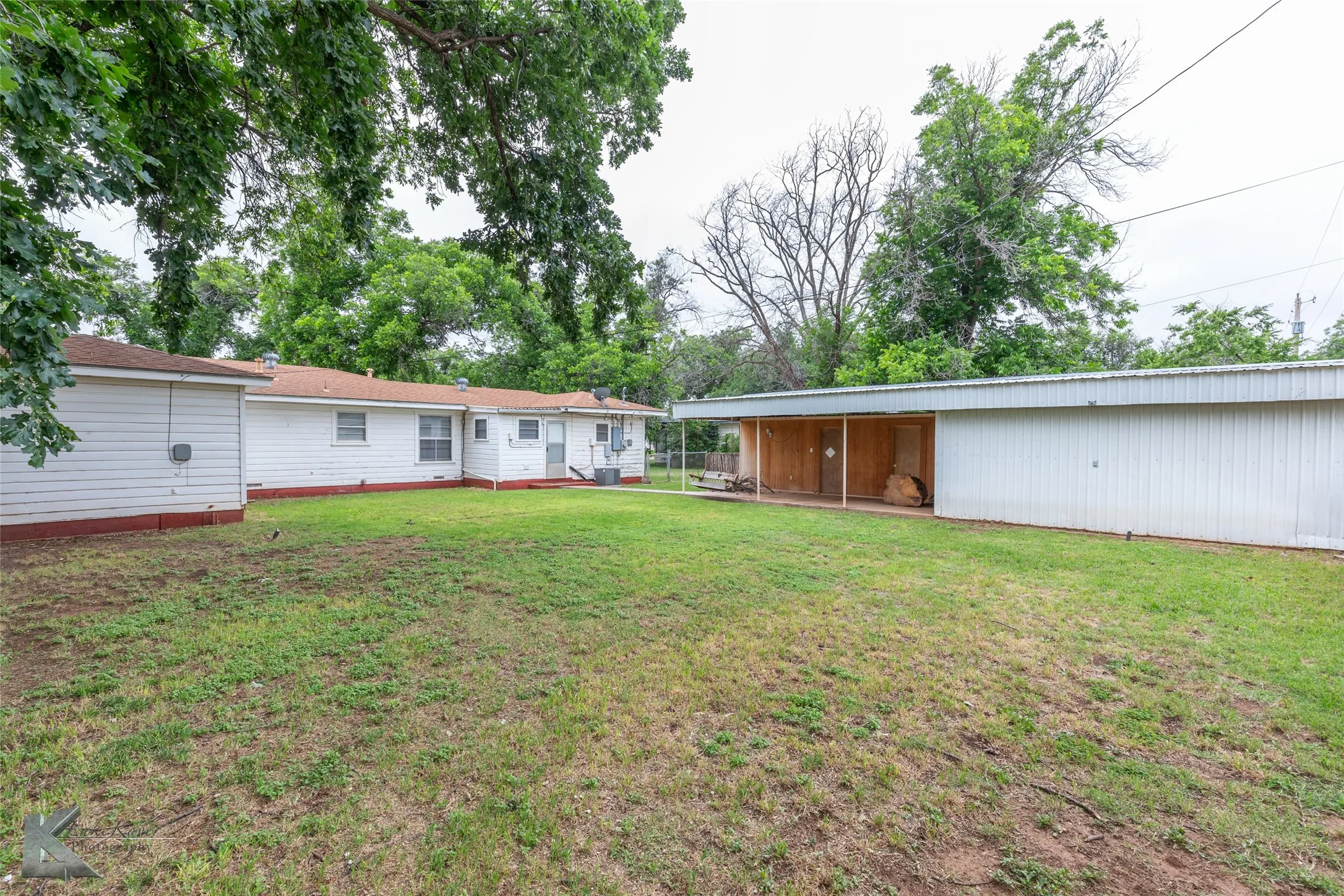 Single Family Residence For Rent in Taylor County , 1402 Herring, Merkel, Texas 79536, 4 Bedroom, 2 Bathroom, 2 Garage spaces, 1,687 Sqft, built in 1951, mls#21378414, Real Estate Agent in Merkel, Homes For Rent in Taylor county, Homes For Rent in Merkel, Realtor in Merkel Texas, Real Estate Brokerage Independent Realty Texas, Luminita Cordes Realtor