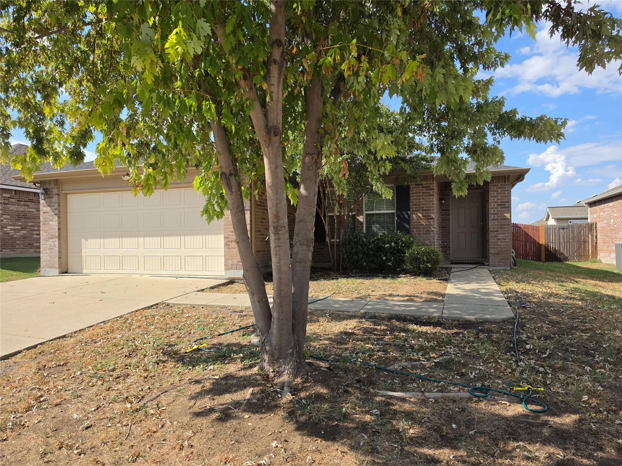 Single Family Residence For Sale in Tarrant County , 6012 Fantail Drive, Fort Worth, Texas 76179, 3 Bedroom, 2 Bathroom, 2 Garage spaces, 1,449 Sqft, built in 2012, mls#21377042, Real Estate Agent in Fort Worth, Homes For Sale in Tarrant county, Homes For Sale in Fort Worth, Realtor in Fort Worth Texas, Real Estate Brokerage Independent Realty Texas, Luminita Cordes Realtor