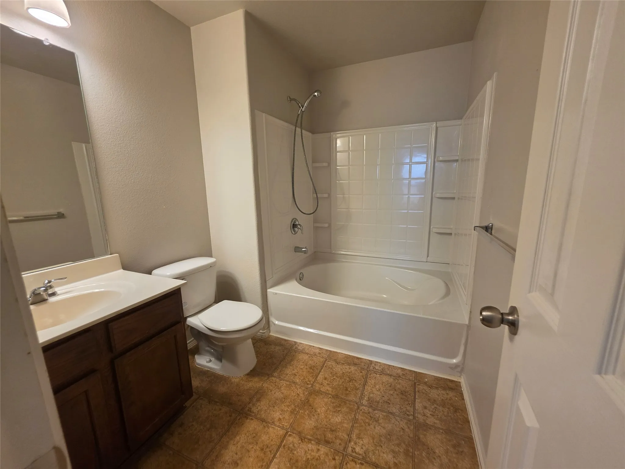 Primary ensuite with garden tub
