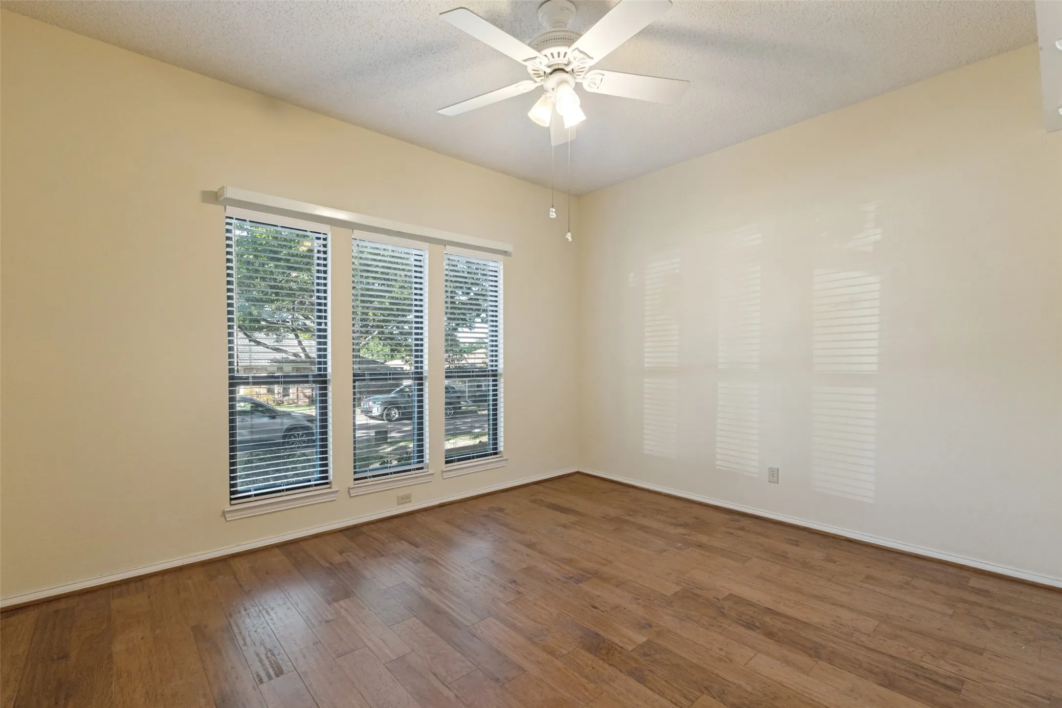 Secondary bedroom