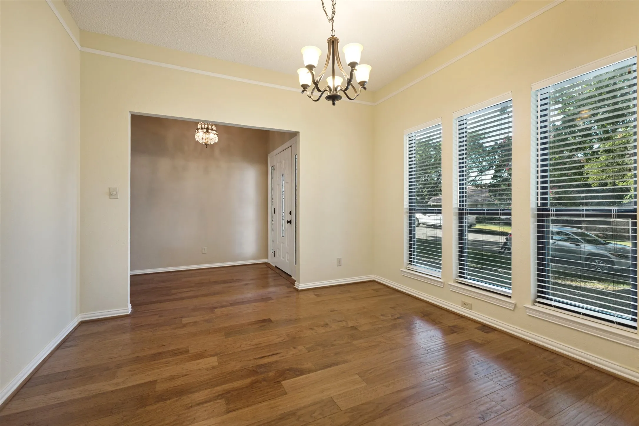 Dining room.