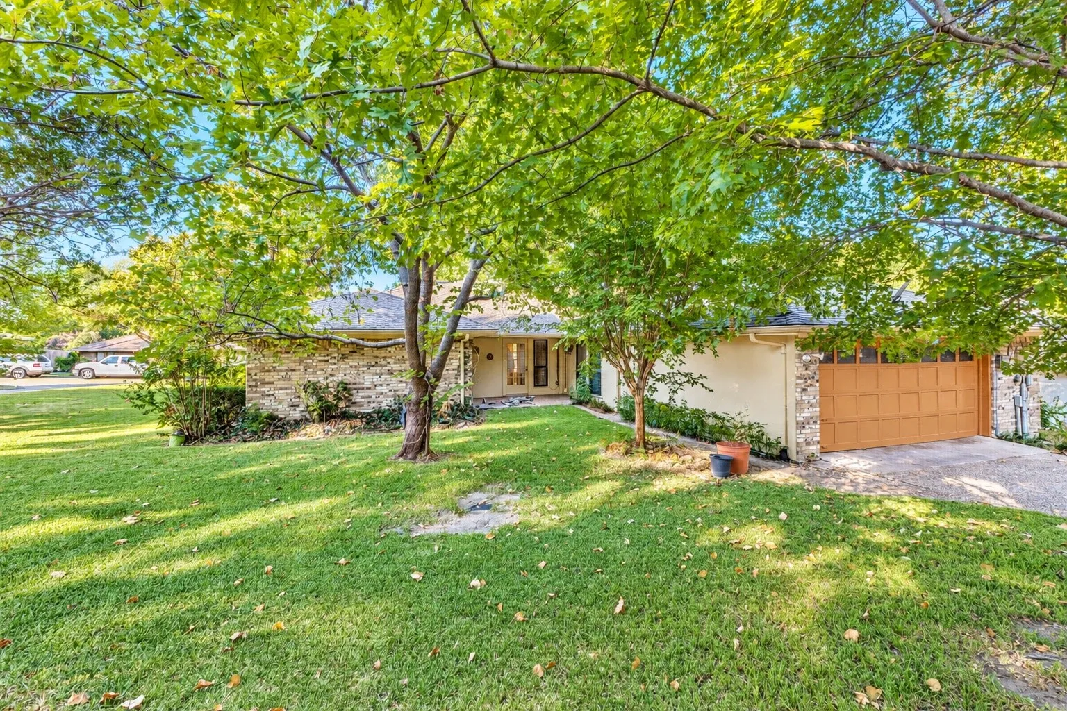 Beautiful lot with shade and a cool breeze.
