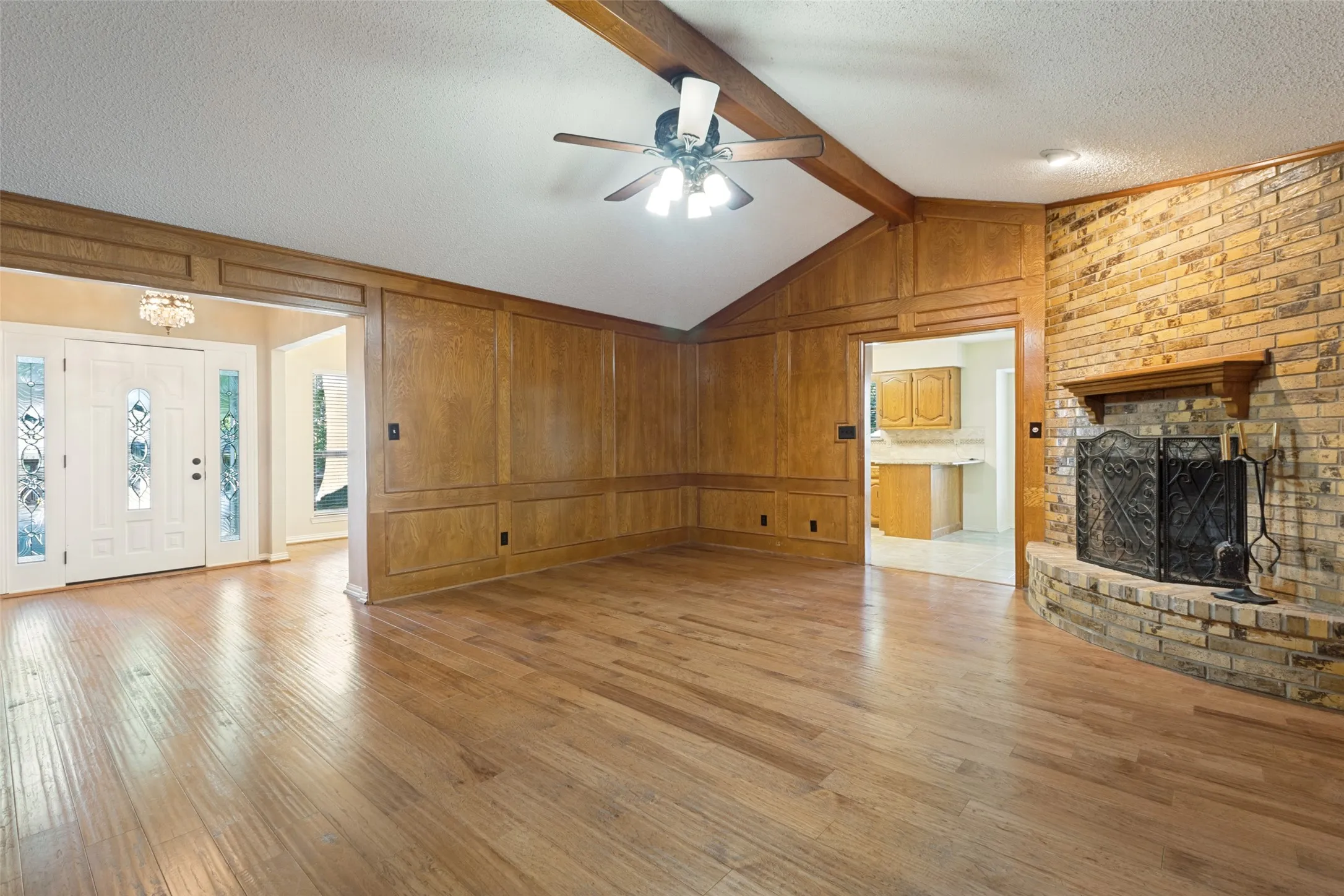 A wonderful gathering space in the heart of the home!