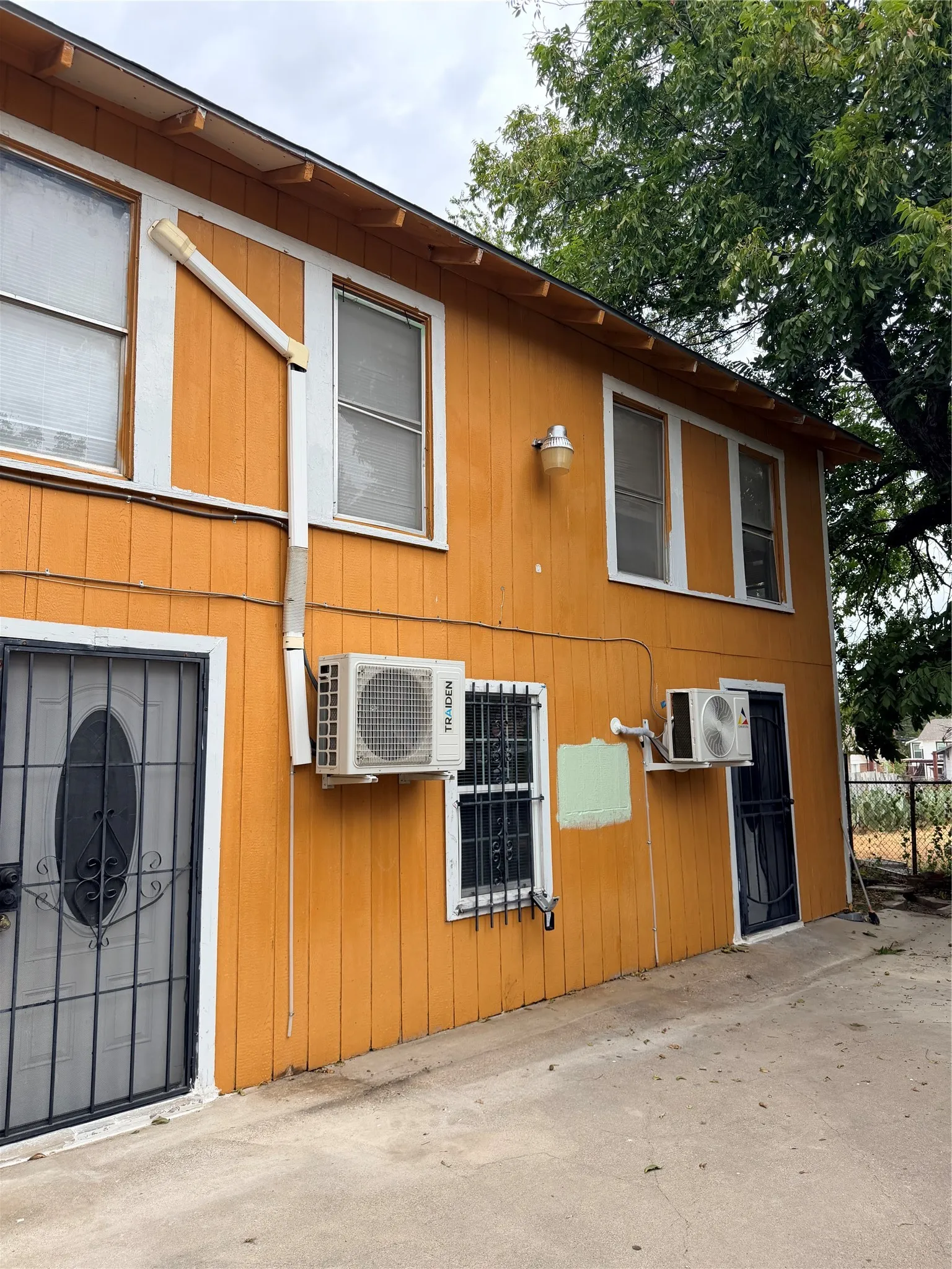 Single Family Residence For Rent in Tarrant County , 2205 Roosevelt Avenue, Fort Worth, Texas 76164, 3 Bedroom, 2 Bathroom, Garage spaces, 600 Sqft, built in 1939, mls#21378366, Real Estate Agent in Fort Worth, Homes For Rent in Tarrant county, Homes For Rent in Fort Worth, Realtor in Fort Worth Texas, Real Estate Brokerage Independent Realty Texas, Luminita Cordes Realtor