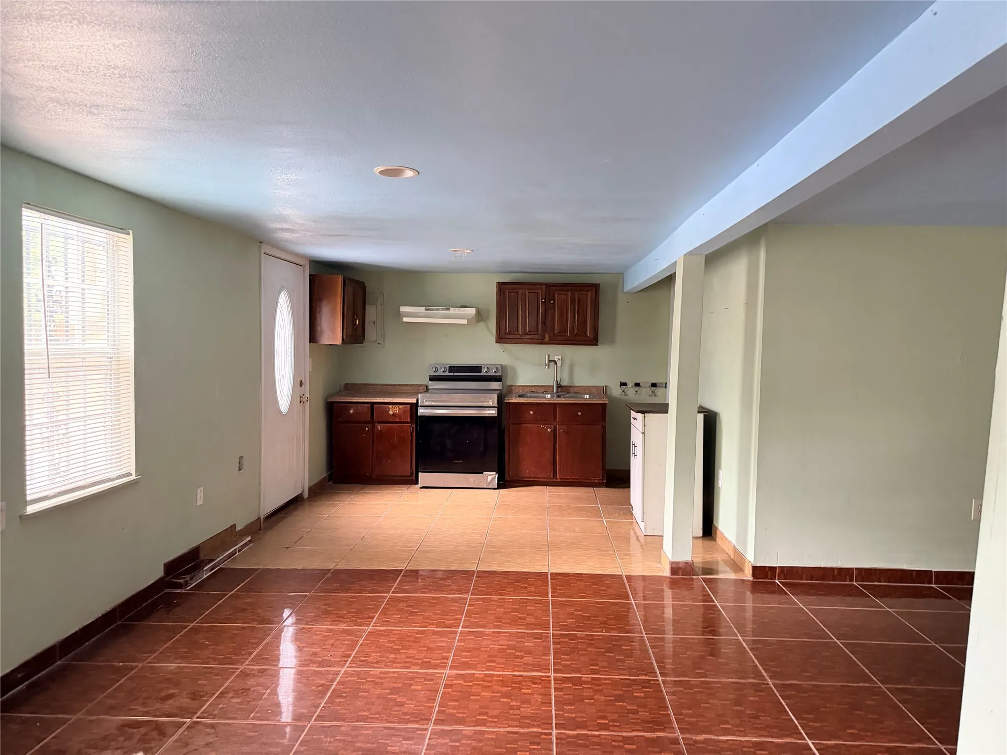 Single Family Residence For Rent in Tarrant County , 2205 Roosevelt Avenue, Fort Worth, Texas 76164, 3 Bedroom, 2 Bathroom, Garage spaces, 600 Sqft, built in 1939, mls#21378366, Real Estate Agent in Fort Worth, Homes For Rent in Tarrant county, Homes For Rent in Fort Worth, Realtor in Fort Worth Texas, Real Estate Brokerage Independent Realty Texas, Luminita Cordes Realtor