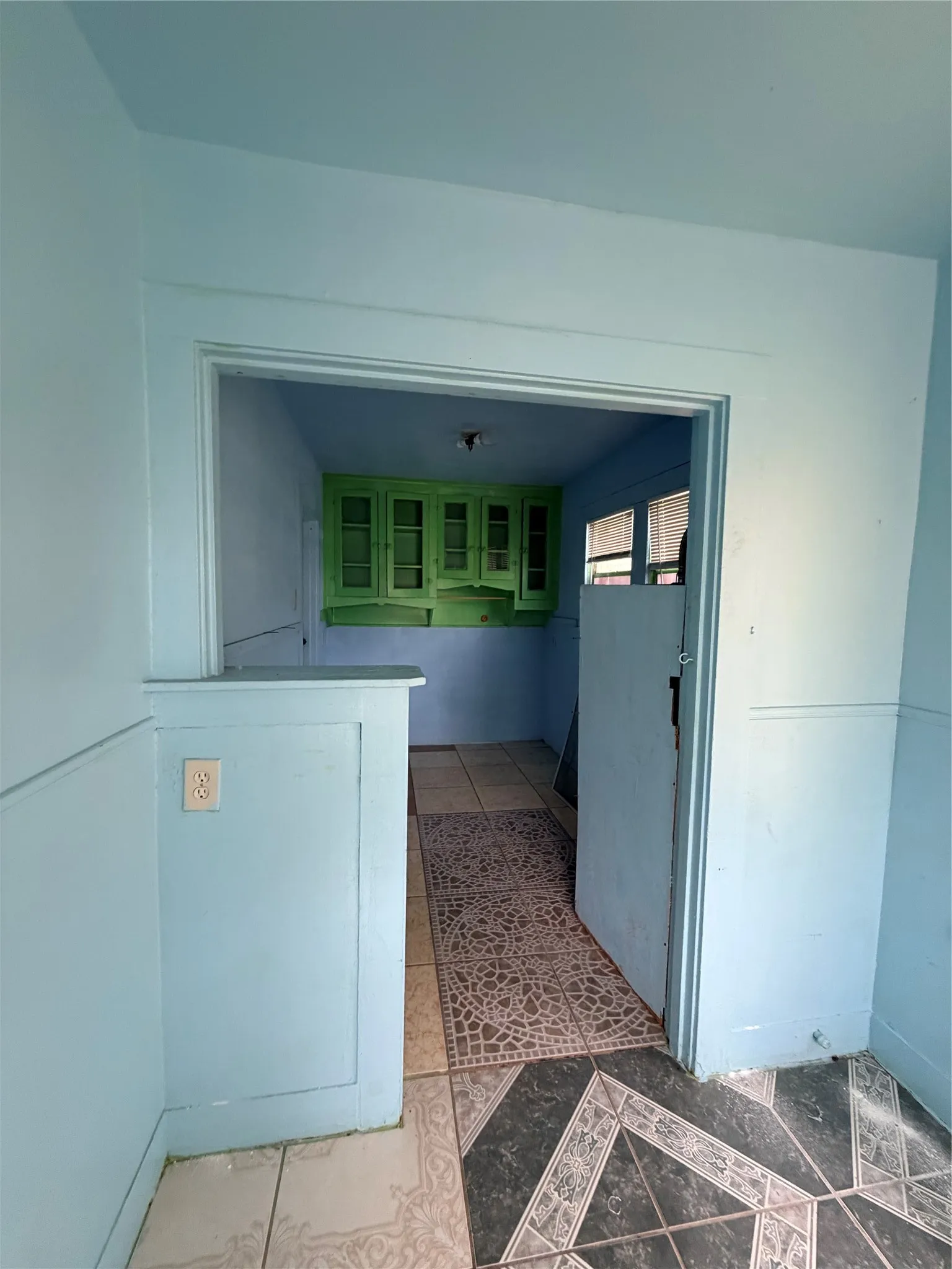 Single Family Residence For Rent in Tarrant County , 2205 Roosevelt Avenue, Fort Worth, Texas 76164, 3 Bedroom, 2 Bathroom, Garage spaces, 600 Sqft, built in 1939, mls#21378366, Real Estate Agent in Fort Worth, Homes For Rent in Tarrant county, Homes For Rent in Fort Worth, Realtor in Fort Worth Texas, Real Estate Brokerage Independent Realty Texas, Luminita Cordes Realtor