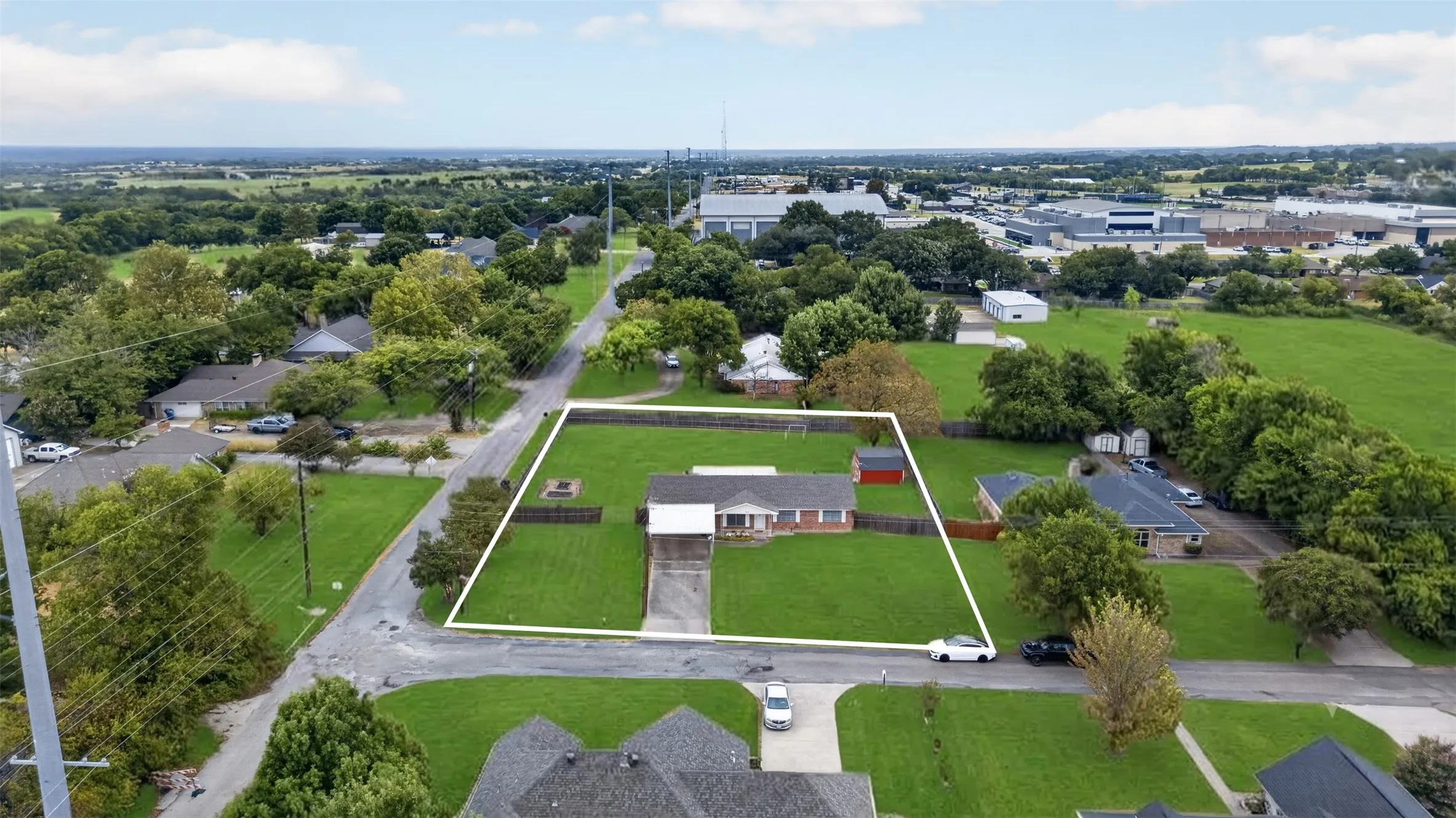 Single Family Residence For Sale in Collin County , 1010 Maple Street, Farmersville, Texas 75442, 3 Bedroom, 2 Bathroom, 2 Garage spaces, 1,520 Sqft, built in 1975, mls#21377625, Real Estate Agent in Farmersville, Homes For Sale in Collin county, Homes For Sale in Farmersville, Realtor in Farmersville Texas, Real Estate Brokerage Independent Realty Texas, Luminita Cordes Realtor