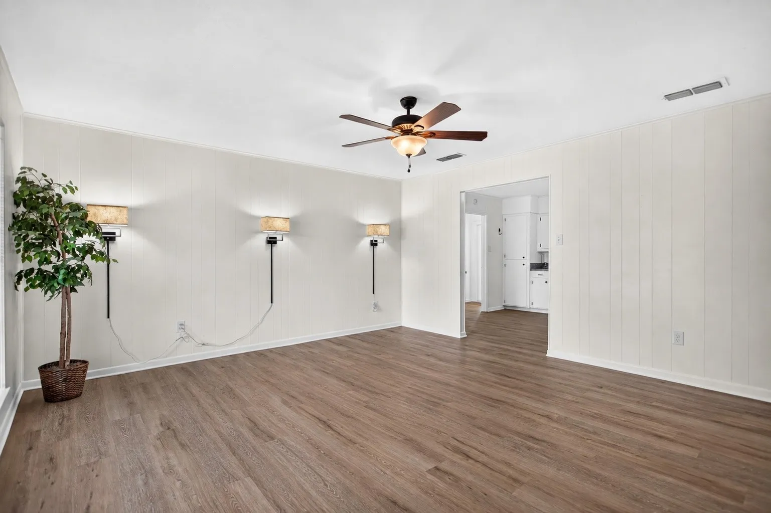 livingroom to kitchen