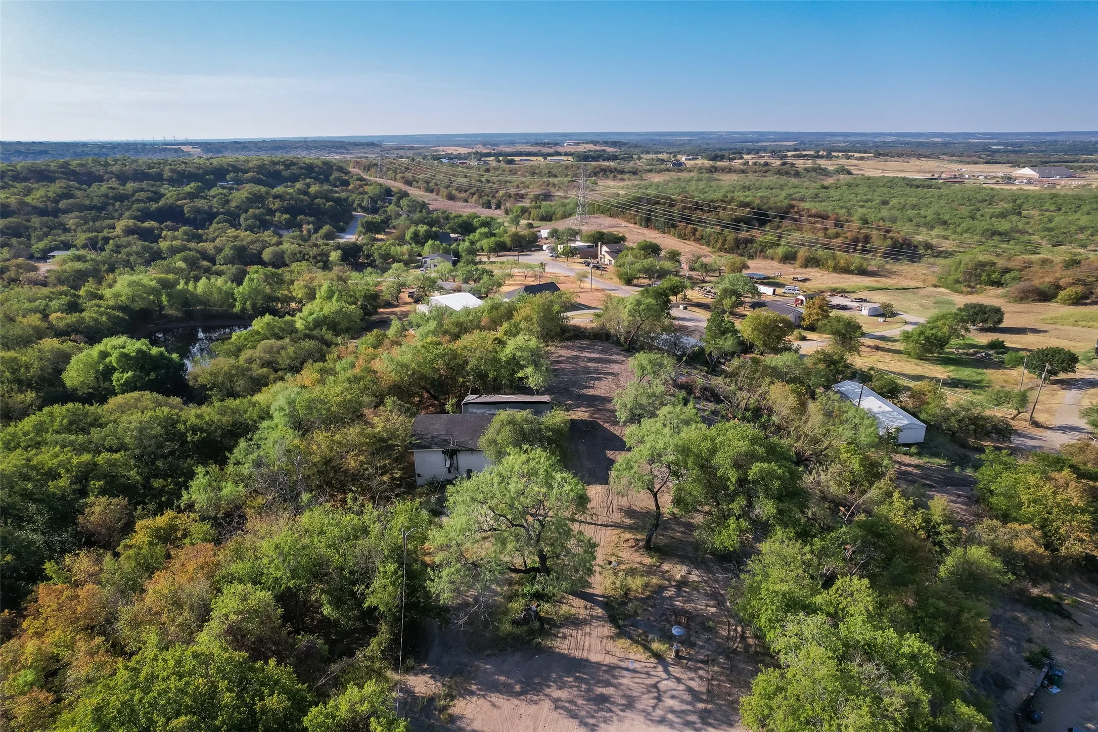 Single Family Residence For Sale in Ellis County , 4079 Olvido Road, Waxahachie, Texas 75167, 1 Bedroom, 1 Bathroom, Garage spaces, 840 Sqft, built in 1955, mls#21378397, Real Estate Agent in Waxahachie, Homes For Sale in Ellis county, Homes For Sale in Waxahachie, Realtor in Waxahachie Texas, Real Estate Brokerage Independent Realty Texas, Luminita Cordes Realtor