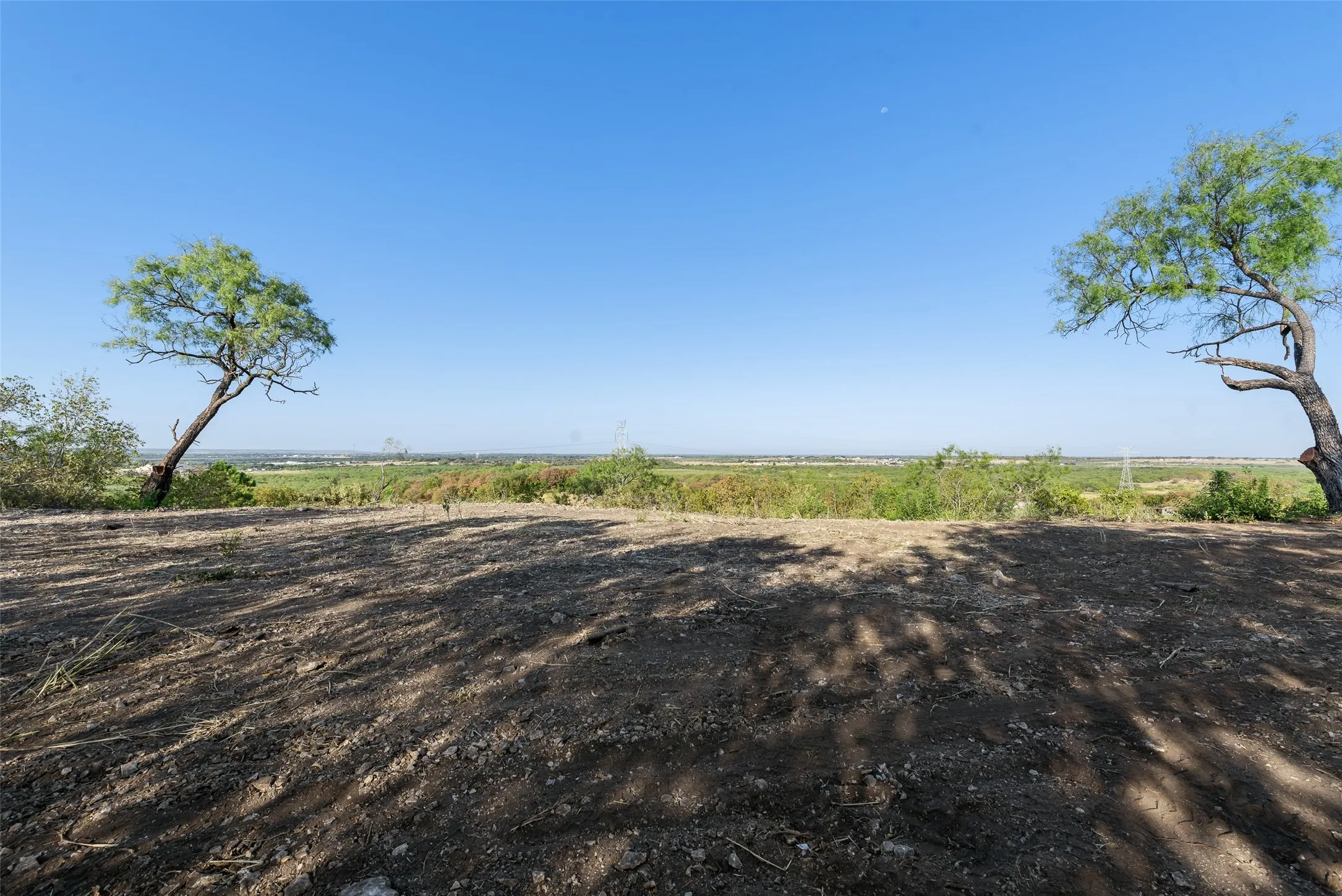 Single Family Residence For Sale in Ellis County , 4079 Olvido Road, Waxahachie, Texas 75167, 1 Bedroom, 1 Bathroom, Garage spaces, 840 Sqft, built in 1955, mls#21378397, Real Estate Agent in Waxahachie, Homes For Sale in Ellis county, Homes For Sale in Waxahachie, Realtor in Waxahachie Texas, Real Estate Brokerage Independent Realty Texas, Luminita Cordes Realtor