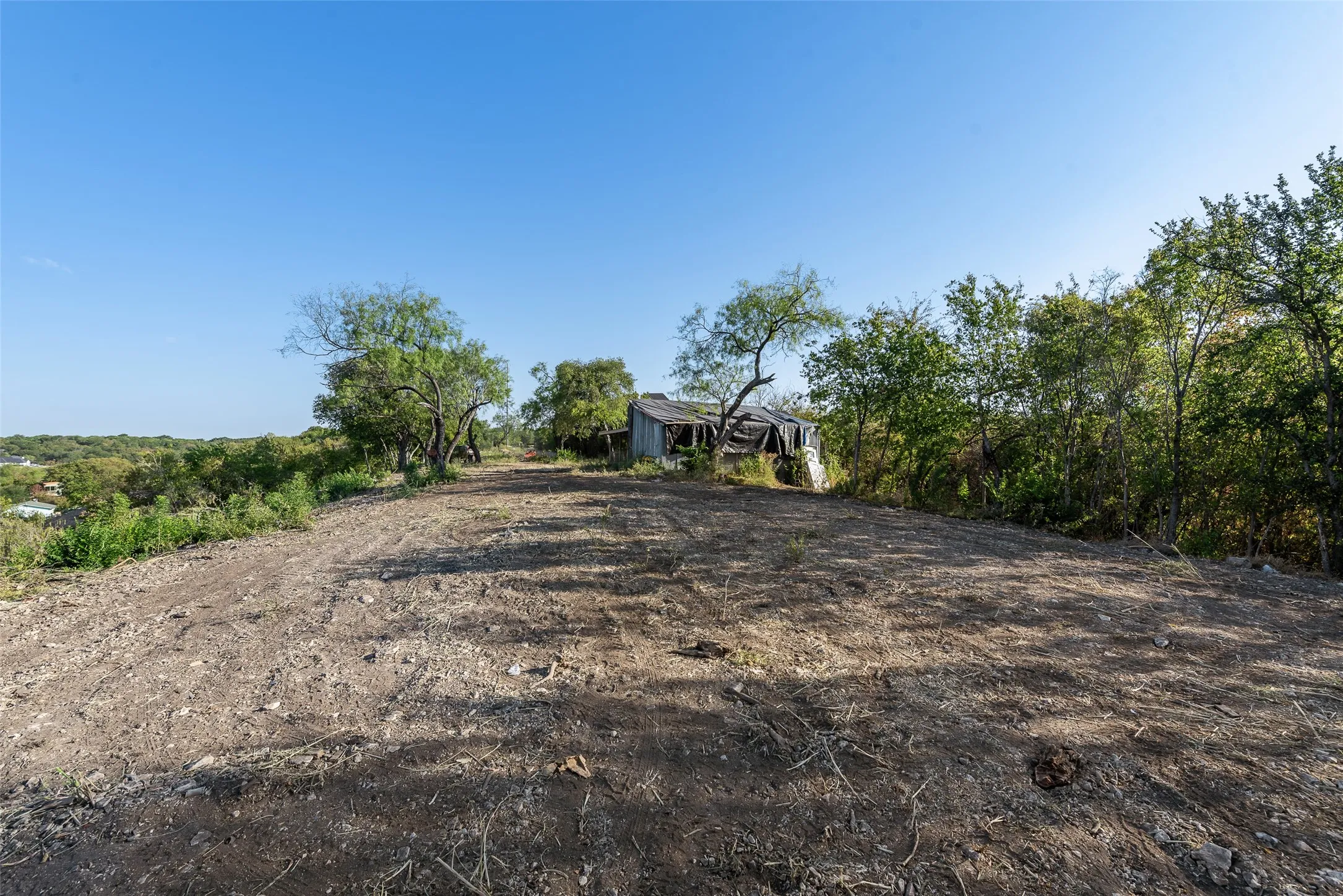 Single Family Residence For Sale in Ellis County , 4079 Olvido Road, Waxahachie, Texas 75167, 1 Bedroom, 1 Bathroom, Garage spaces, 840 Sqft, built in 1955, mls#21378397, Real Estate Agent in Waxahachie, Homes For Sale in Ellis county, Homes For Sale in Waxahachie, Realtor in Waxahachie Texas, Real Estate Brokerage Independent Realty Texas, Luminita Cordes Realtor