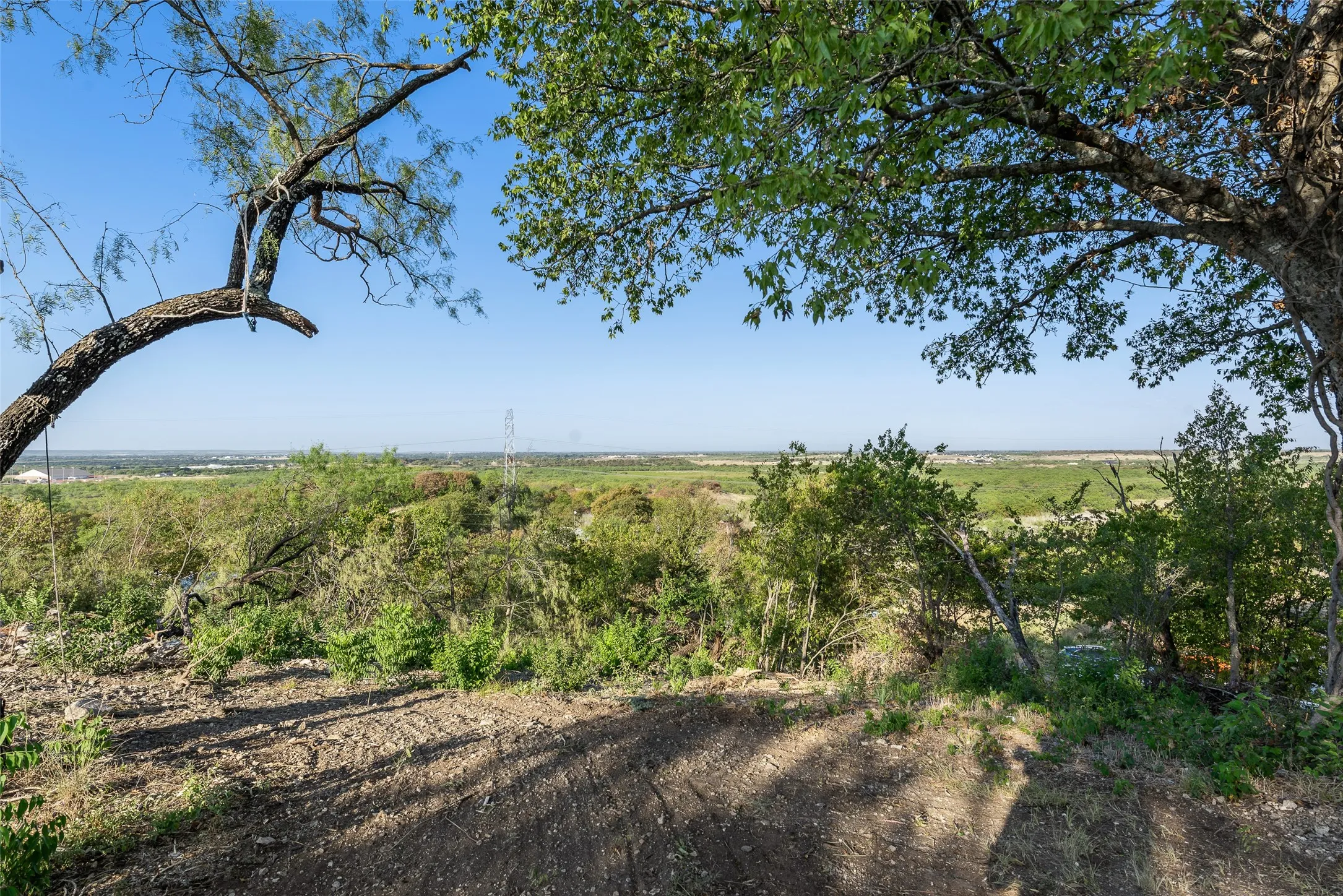 Single Family Residence For Sale in Ellis County , 4079 Olvido Road, Waxahachie, Texas 75167, 1 Bedroom, 1 Bathroom, Garage spaces, 840 Sqft, built in 1955, mls#21378397, Real Estate Agent in Waxahachie, Homes For Sale in Ellis county, Homes For Sale in Waxahachie, Realtor in Waxahachie Texas, Real Estate Brokerage Independent Realty Texas, Luminita Cordes Realtor