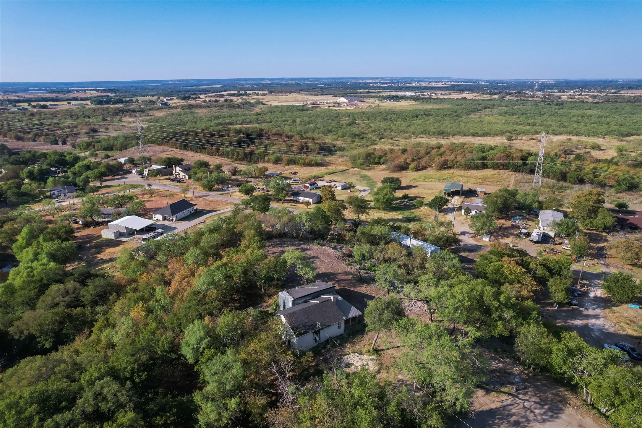 Single Family Residence For Sale in Ellis County , 4079 Olvido Road, Waxahachie, Texas 75167, 1 Bedroom, 1 Bathroom, Garage spaces, 840 Sqft, built in 1955, mls#21378397, Real Estate Agent in Waxahachie, Homes For Sale in Ellis county, Homes For Sale in Waxahachie, Realtor in Waxahachie Texas, Real Estate Brokerage Independent Realty Texas, Luminita Cordes Realtor