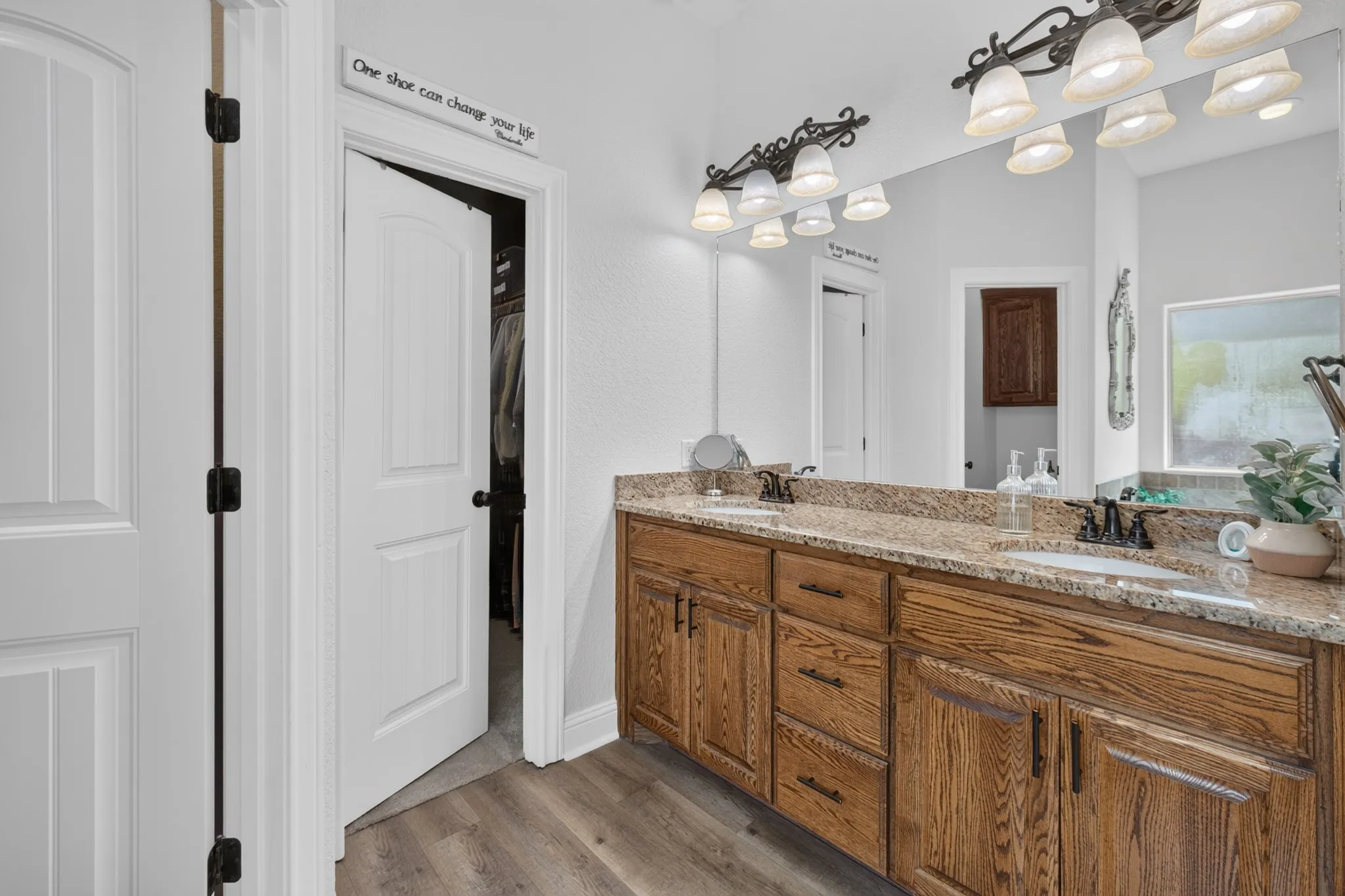 Single Family Residence For Sale in Taylor County , 3409 White Oaks Drive, Abilene, Texas 79606, 5 Bedroom, 3 Bathroom, 2 Garage spaces, 2,506 Sqft, built in 2014, mls#21369081, Real Estate Agent in Abilene, Homes For Sale in Taylor county, Homes For Sale in Abilene, Realtor in Abilene Texas, Real Estate Brokerage Independent Realty Texas, Luminita Cordes Realtor