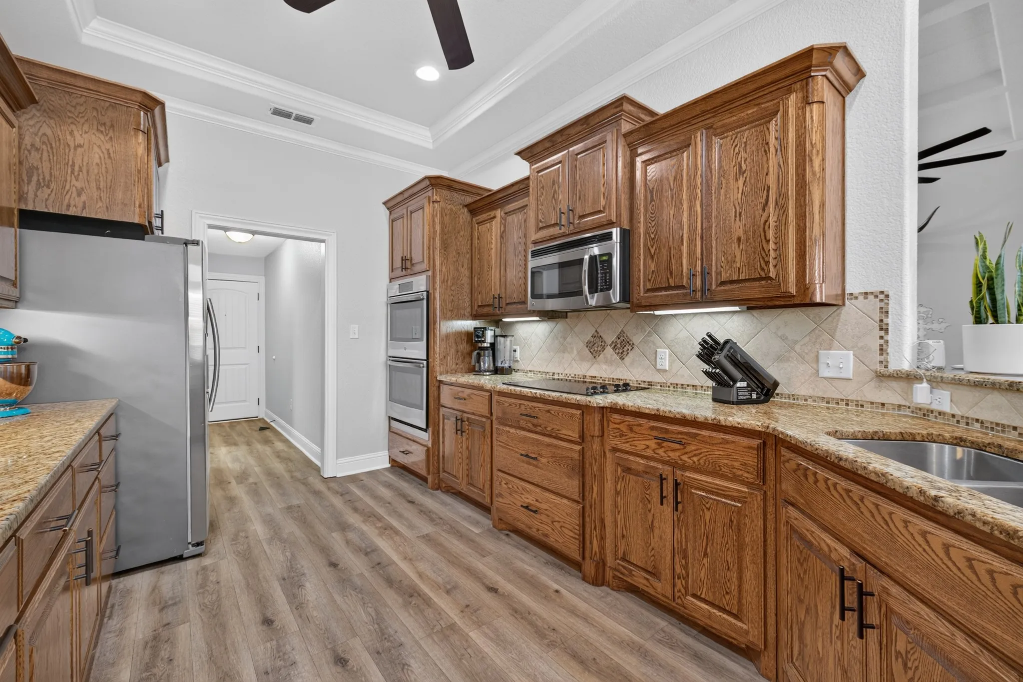 Single Family Residence For Sale in Taylor County , 3409 White Oaks Drive, Abilene, Texas 79606, 5 Bedroom, 3 Bathroom, 2 Garage spaces, 2,506 Sqft, built in 2014, mls#21369081, Real Estate Agent in Abilene, Homes For Sale in Taylor county, Homes For Sale in Abilene, Realtor in Abilene Texas, Real Estate Brokerage Independent Realty Texas, Luminita Cordes Realtor