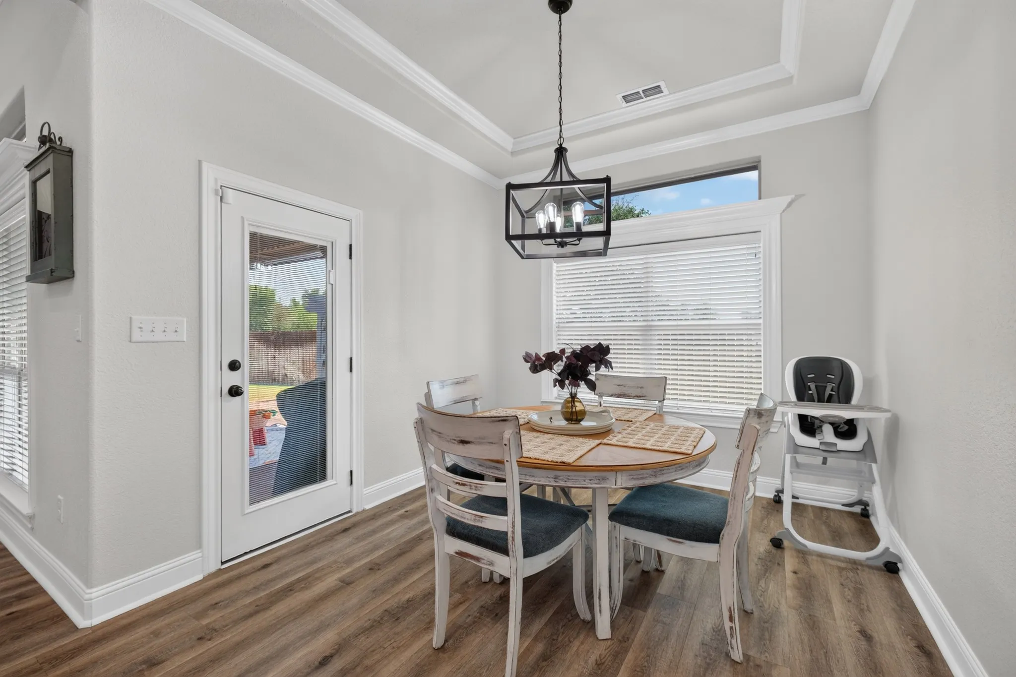 Single Family Residence For Sale in Taylor County , 3409 White Oaks Drive, Abilene, Texas 79606, 5 Bedroom, 3 Bathroom, 2 Garage spaces, 2,506 Sqft, built in 2014, mls#21369081, Real Estate Agent in Abilene, Homes For Sale in Taylor county, Homes For Sale in Abilene, Realtor in Abilene Texas, Real Estate Brokerage Independent Realty Texas, Luminita Cordes Realtor