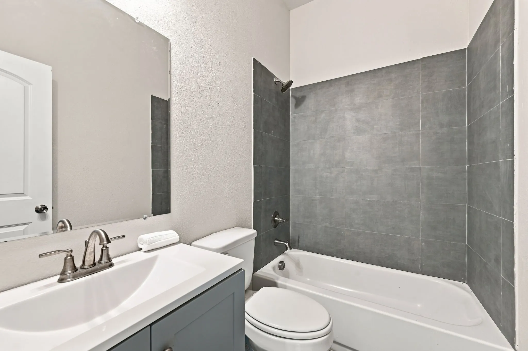 Single Family Residence For Sale in Hood County , 922 Pecos River Drive, Granbury, Texas 76048, 3 Bedroom, 2 Bathroom, 2 Garage spaces, 1,650 Sqft, built in 2022, mls#21370907, Real Estate Agent in Granbury, Homes For Sale in Hood county, Homes For Sale in Granbury, Realtor in Granbury Texas, Real Estate Brokerage Independent Realty Texas, Luminita Cordes Realtor