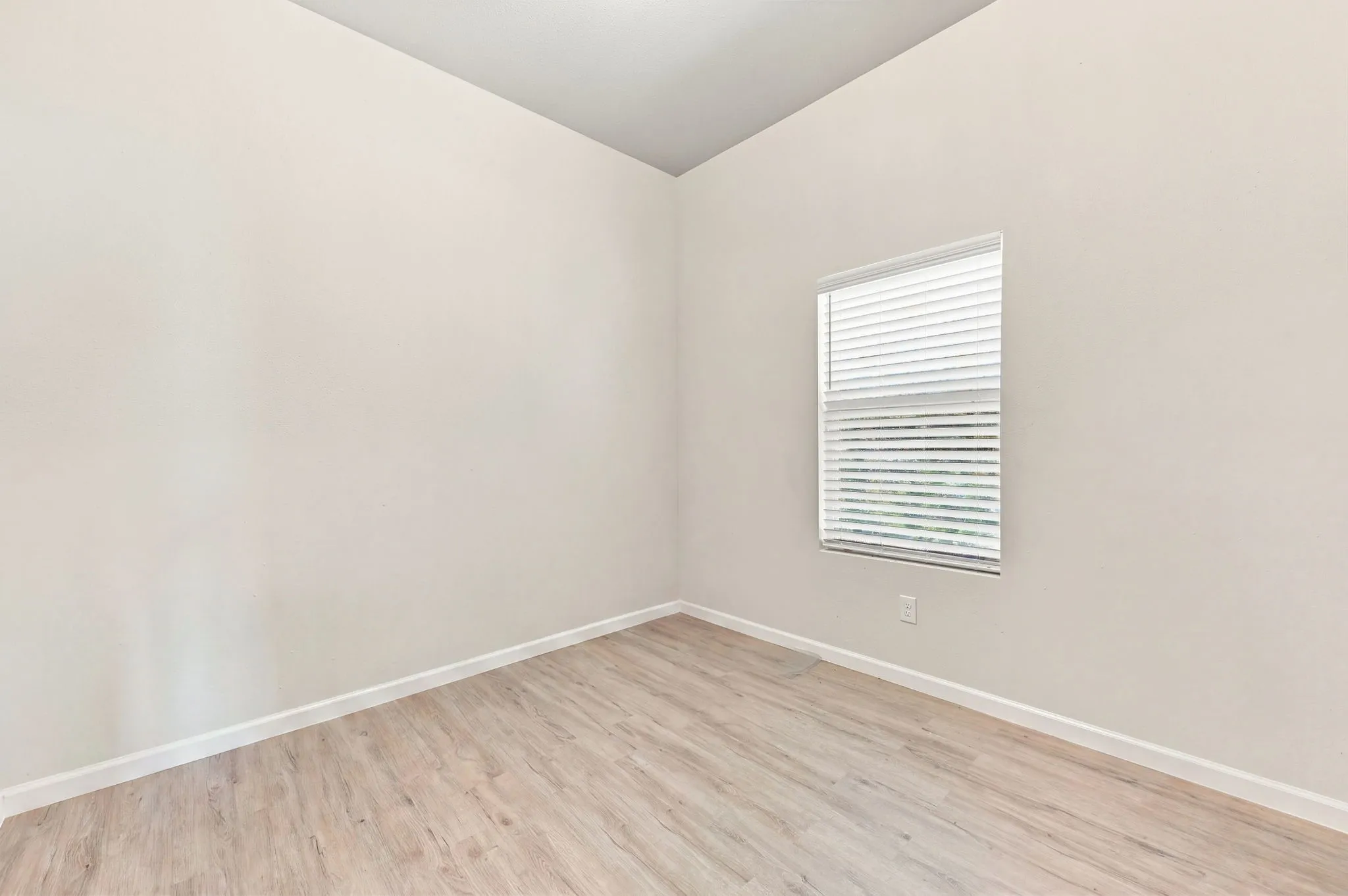 Single Family Residence For Sale in Hood County , 922 Pecos River Drive, Granbury, Texas 76048, 3 Bedroom, 2 Bathroom, 2 Garage spaces, 1,650 Sqft, built in 2022, mls#21370907, Real Estate Agent in Granbury, Homes For Sale in Hood county, Homes For Sale in Granbury, Realtor in Granbury Texas, Real Estate Brokerage Independent Realty Texas, Luminita Cordes Realtor