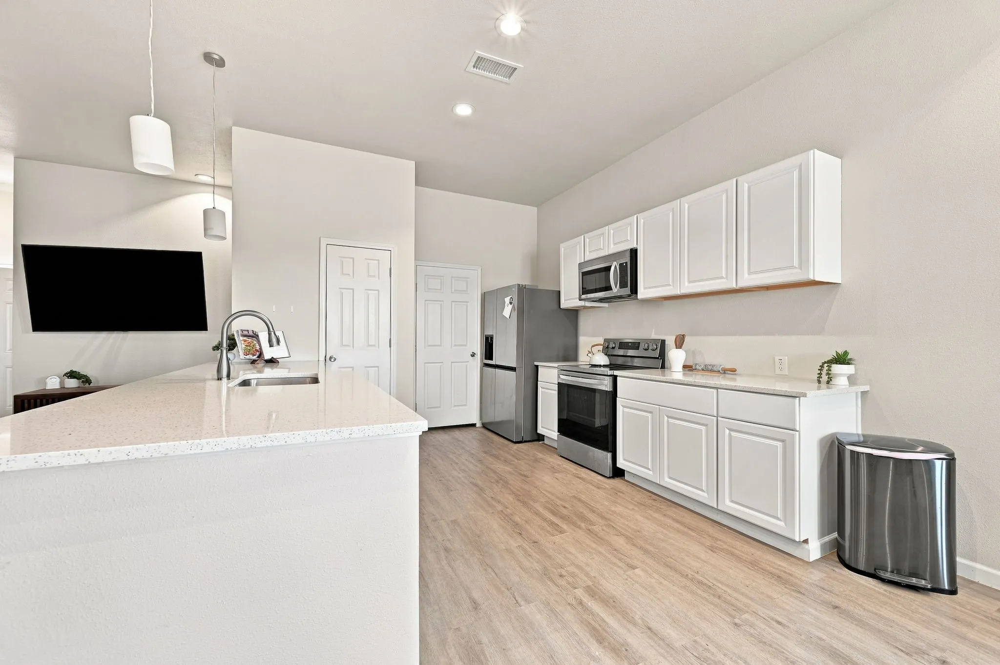 Single Family Residence For Sale in Hood County , 922 Pecos River Drive, Granbury, Texas 76048, 3 Bedroom, 2 Bathroom, 2 Garage spaces, 1,650 Sqft, built in 2022, mls#21370907, Real Estate Agent in Granbury, Homes For Sale in Hood county, Homes For Sale in Granbury, Realtor in Granbury Texas, Real Estate Brokerage Independent Realty Texas, Luminita Cordes Realtor