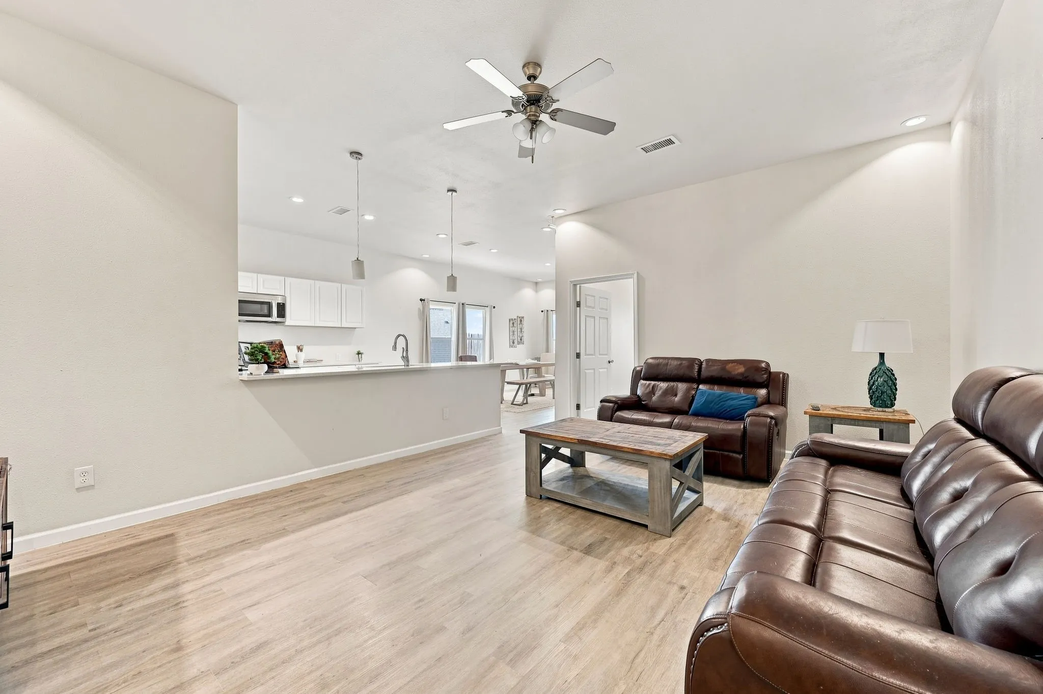 Single Family Residence For Sale in Hood County , 922 Pecos River Drive, Granbury, Texas 76048, 3 Bedroom, 2 Bathroom, 2 Garage spaces, 1,650 Sqft, built in 2022, mls#21370907, Real Estate Agent in Granbury, Homes For Sale in Hood county, Homes For Sale in Granbury, Realtor in Granbury Texas, Real Estate Brokerage Independent Realty Texas, Luminita Cordes Realtor
