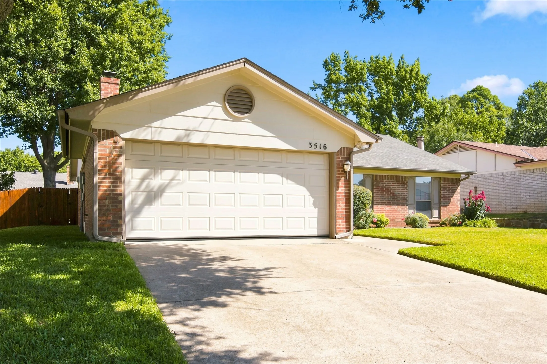Single Family Residence For Sale in Tarrant County , 3516 Primrose Lane, Bedford, Texas 76021, 3 Bedroom, 2 Bathroom, 2 Garage spaces, 1,614 Sqft, built in 1982, mls#21377755, Real Estate Agent in Bedford, Homes For Sale in Tarrant county, Homes For Sale in Bedford, Realtor in Bedford Texas, Real Estate Brokerage Independent Realty Texas, Luminita Cordes Realtor