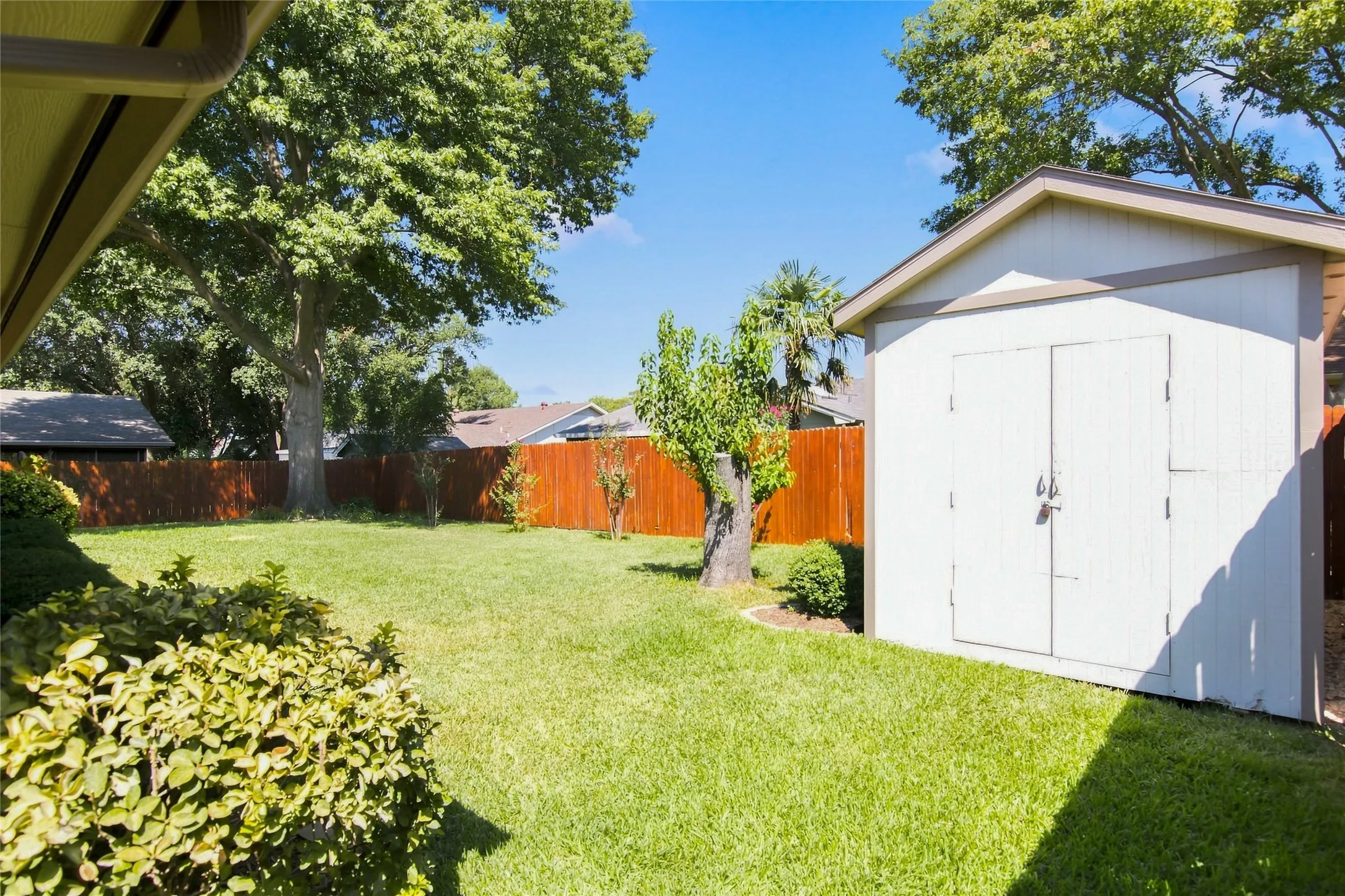 Possibilities are endless... imagine the craft house, hobby space, or workshop you've always wanted.