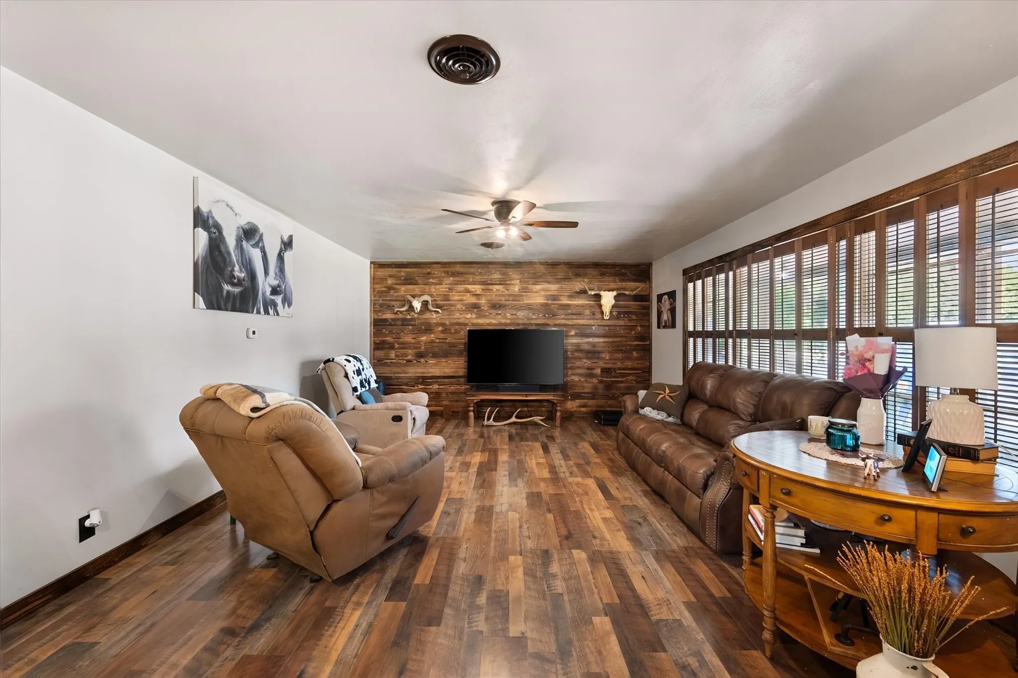 Single Family Residence For Sale in Freestone County , 427 E Bradley Street, Fairfield, Texas 75840, 2 Bedroom, 2 Bathroom, 2 Garage spaces, 1,476 Sqft, built in 1960, mls#21371525, Real Estate Agent in Fairfield, Homes For Sale in Freestone county, Homes For Sale in Fairfield, Realtor in Fairfield Texas, Real Estate Brokerage Independent Realty Texas, Luminita Cordes Realtor
