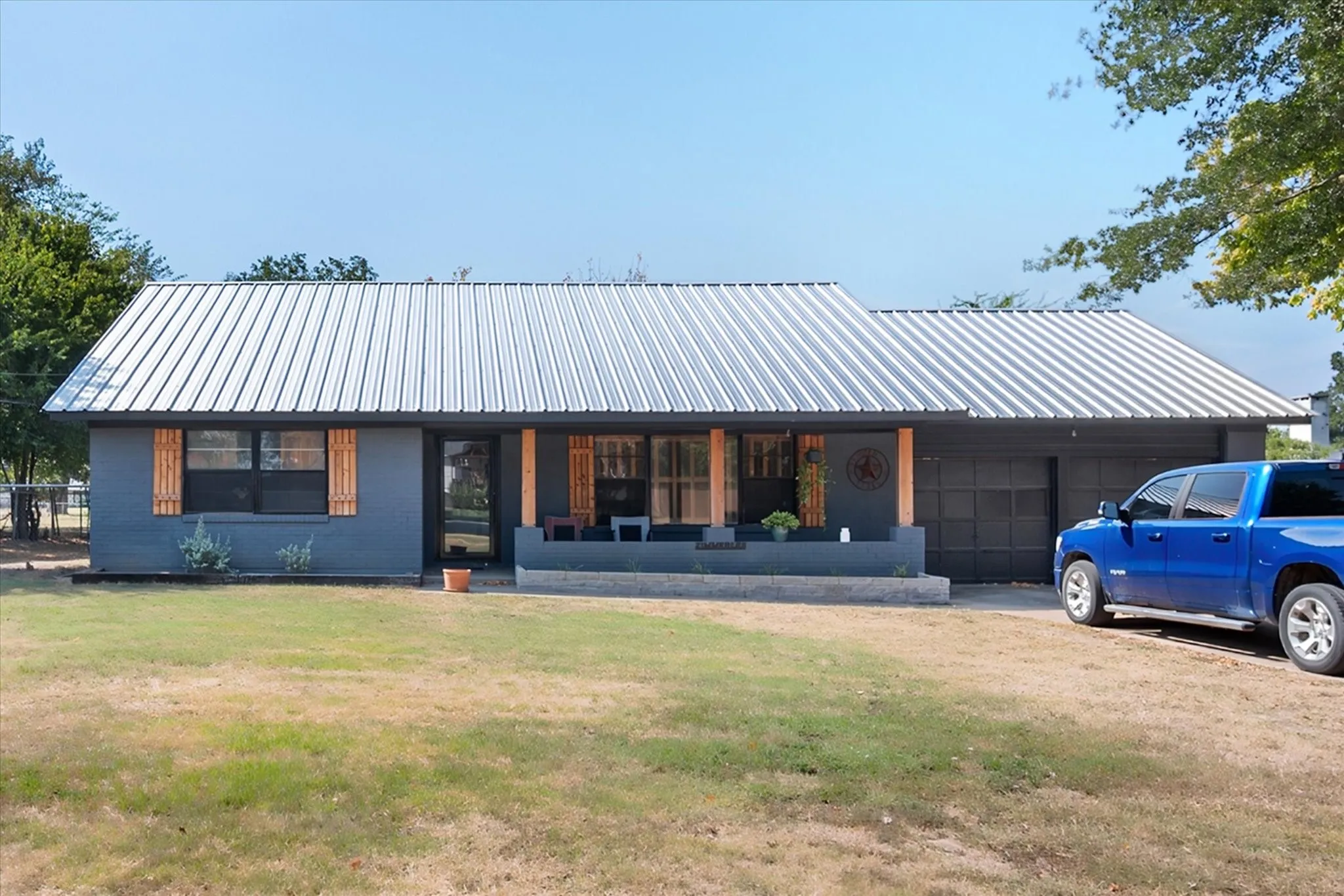 Single Family Residence For Sale in Freestone County , 427 E Bradley Street, Fairfield, Texas 75840, 2 Bedroom, 2 Bathroom, 2 Garage spaces, 1,476 Sqft, built in 1960, mls#21371525, Real Estate Agent in Fairfield, Homes For Sale in Freestone county, Homes For Sale in Fairfield, Realtor in Fairfield Texas, Real Estate Brokerage Independent Realty Texas, Luminita Cordes Realtor