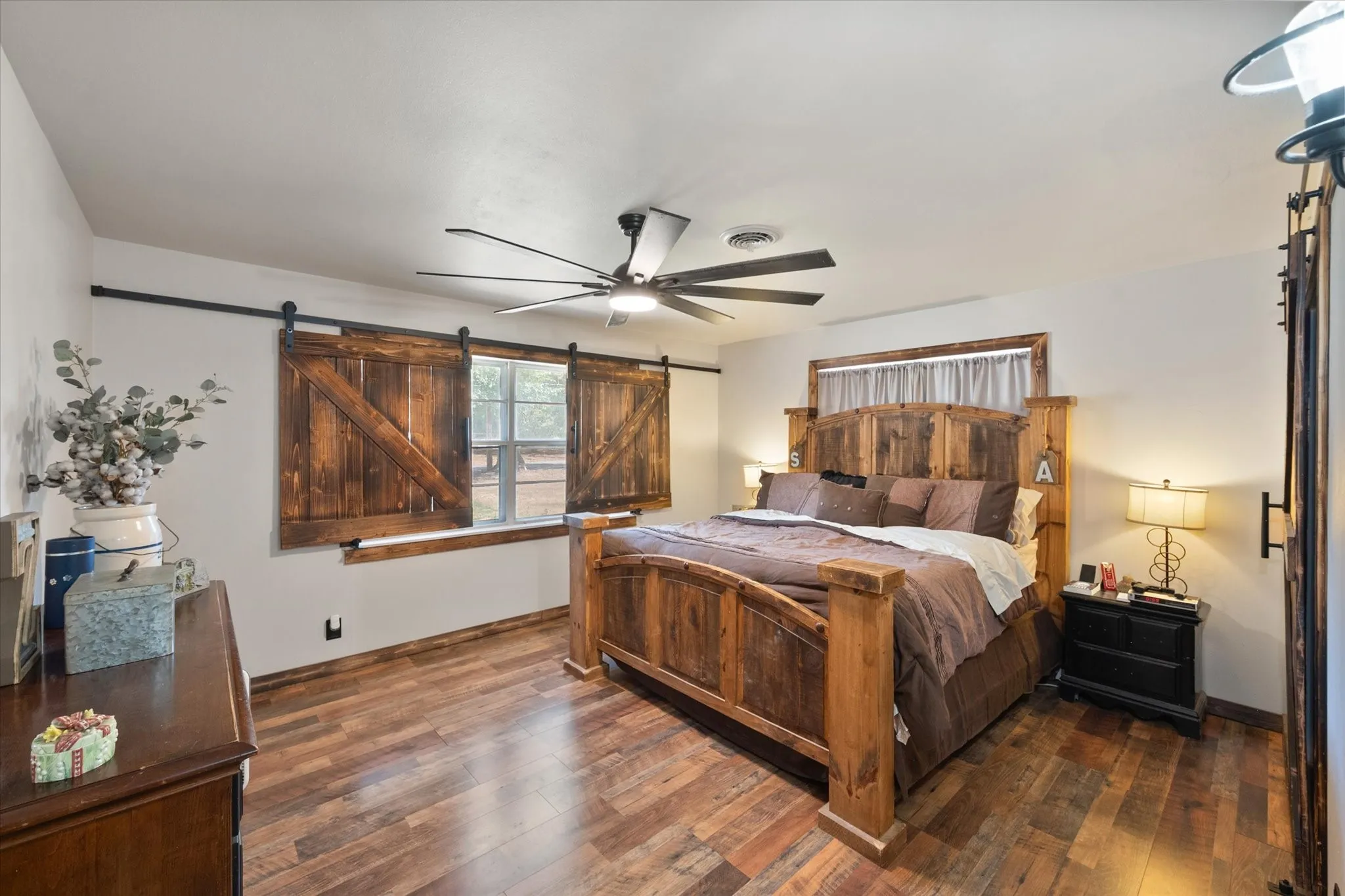 Single Family Residence For Sale in Freestone County , 427 E Bradley Street, Fairfield, Texas 75840, 2 Bedroom, 2 Bathroom, 2 Garage spaces, 1,476 Sqft, built in 1960, mls#21371525, Real Estate Agent in Fairfield, Homes For Sale in Freestone county, Homes For Sale in Fairfield, Realtor in Fairfield Texas, Real Estate Brokerage Independent Realty Texas, Luminita Cordes Realtor