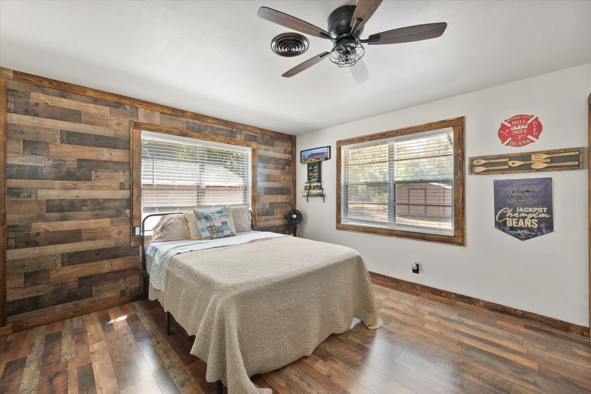 Single Family Residence For Sale in Freestone County , 427 E Bradley Street, Fairfield, Texas 75840, 2 Bedroom, 2 Bathroom, 2 Garage spaces, 1,476 Sqft, built in 1960, mls#21371525, Real Estate Agent in Fairfield, Homes For Sale in Freestone county, Homes For Sale in Fairfield, Realtor in Fairfield Texas, Real Estate Brokerage Independent Realty Texas, Luminita Cordes Realtor