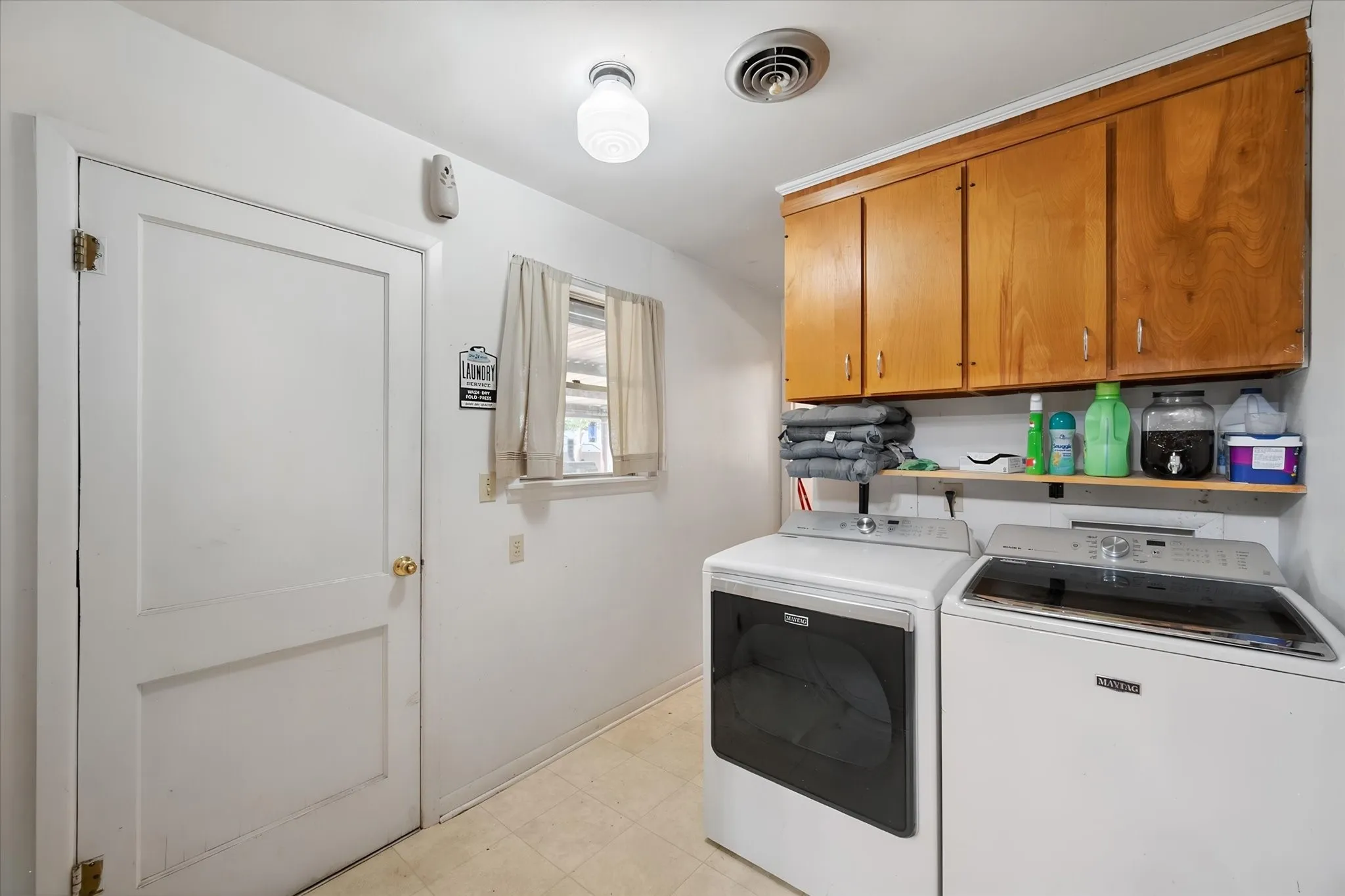 Single Family Residence For Sale in Freestone County , 427 E Bradley Street, Fairfield, Texas 75840, 2 Bedroom, 2 Bathroom, 2 Garage spaces, 1,476 Sqft, built in 1960, mls#21371525, Real Estate Agent in Fairfield, Homes For Sale in Freestone county, Homes For Sale in Fairfield, Realtor in Fairfield Texas, Real Estate Brokerage Independent Realty Texas, Luminita Cordes Realtor