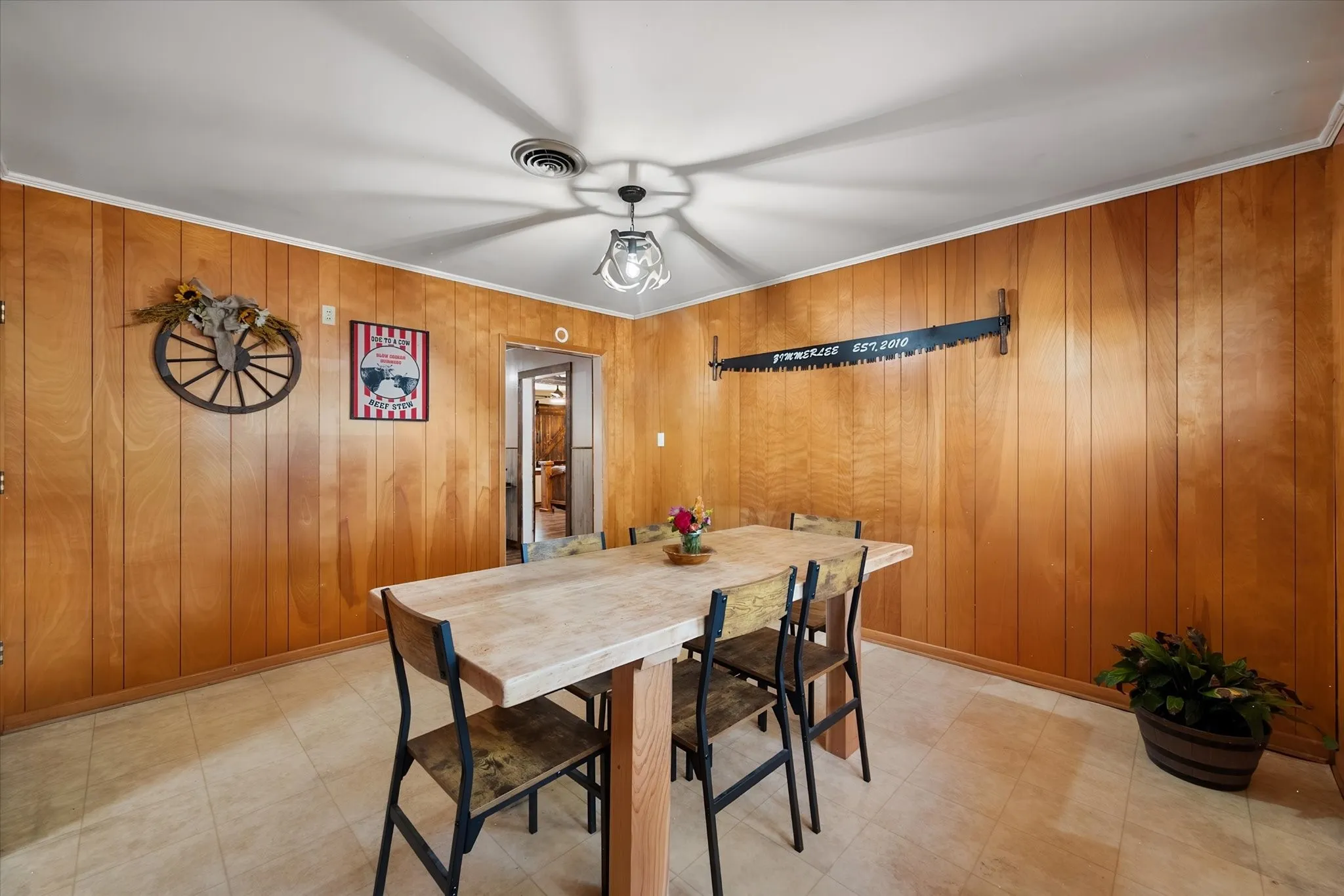 Single Family Residence For Sale in Freestone County , 427 E Bradley Street, Fairfield, Texas 75840, 2 Bedroom, 2 Bathroom, 2 Garage spaces, 1,476 Sqft, built in 1960, mls#21371525, Real Estate Agent in Fairfield, Homes For Sale in Freestone county, Homes For Sale in Fairfield, Realtor in Fairfield Texas, Real Estate Brokerage Independent Realty Texas, Luminita Cordes Realtor